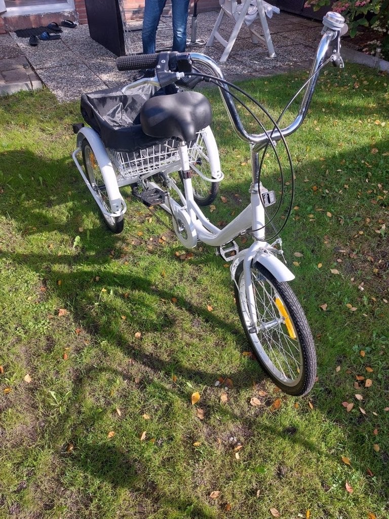Witte driewieler met mand - Ideaal voor stabiliteit, Ophalen, Nieuw, Velgrem, Onbekend