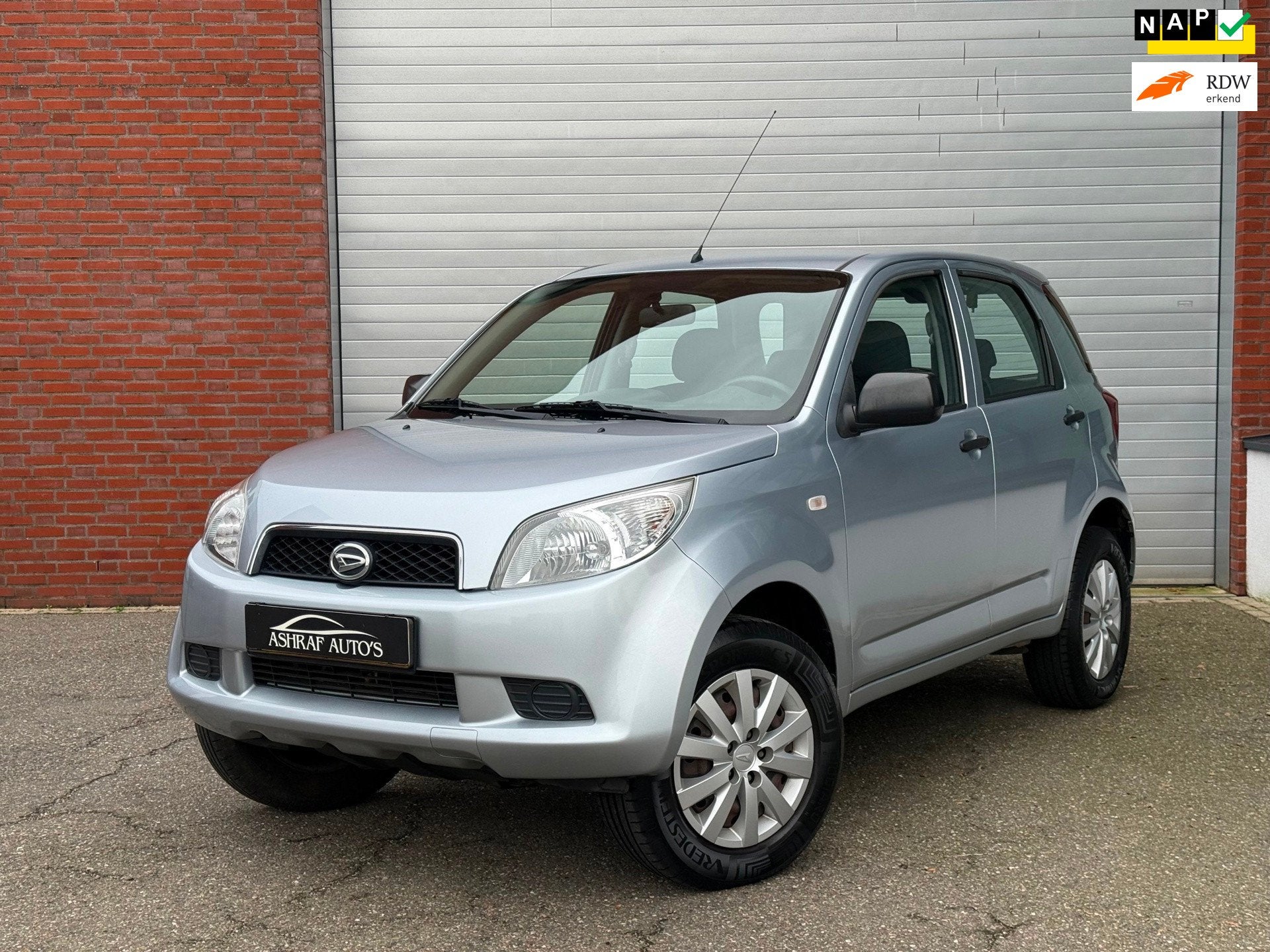Daihatsu Terios 1.5-16v 2WD| AIRCO| NAP| TREKHAAK| NEW APK, Auto's, 13 km/l, Zwart, 400 kg, 49 €/maand