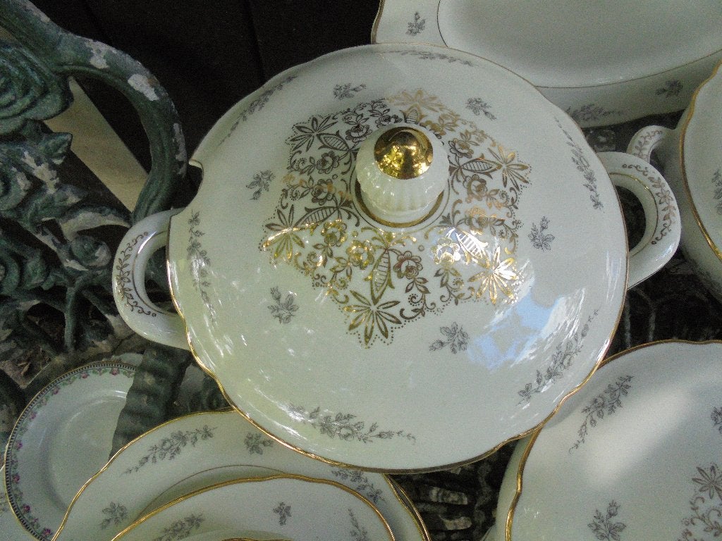Foto 15 van Theeservies Winterling Bavaria grijze roosjes en goud deco