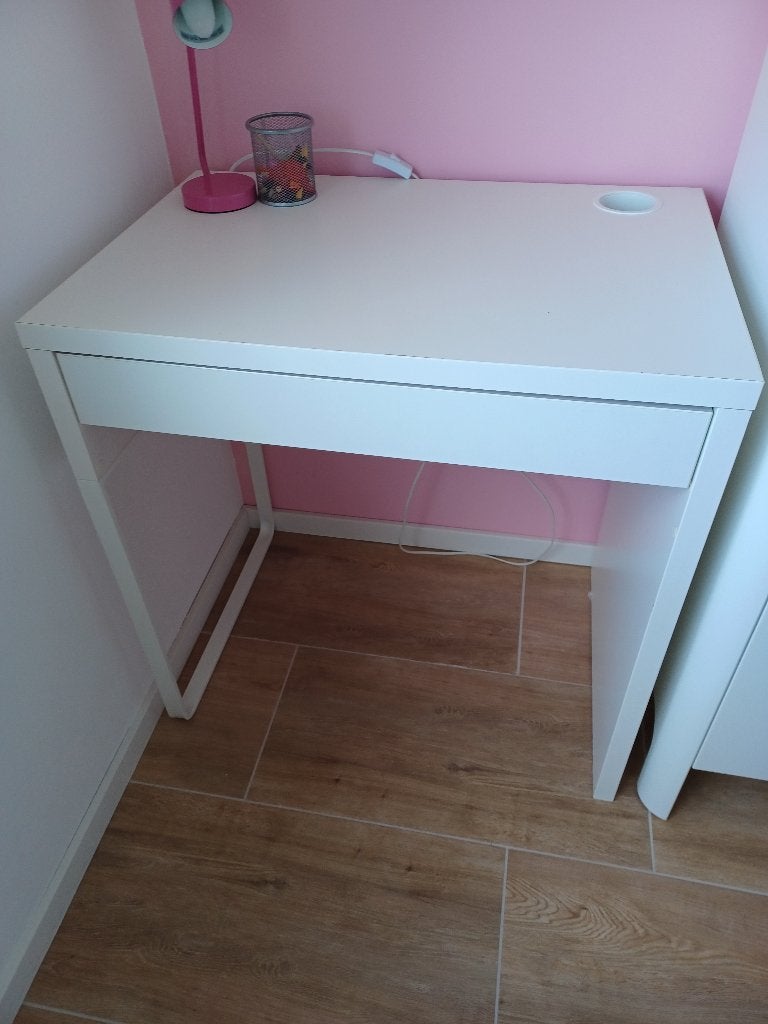 Ikea bureau, Huis en Inrichting, Ophalen, Zo goed als nieuw