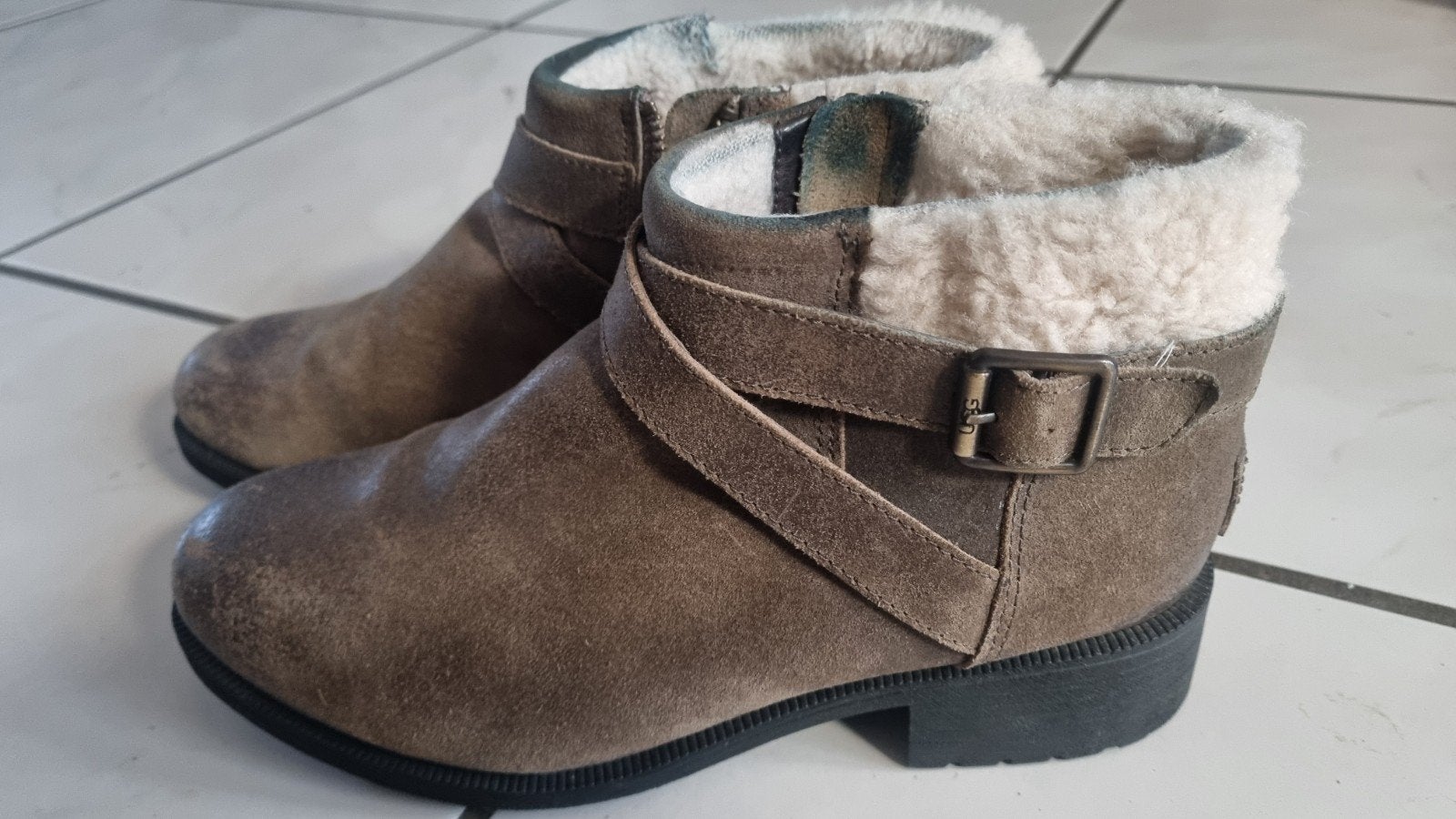 UGG laarzen maat 39, Kleding | Dames, UGG, Bruin, Lage of Enkellaarzen, Ophalen of Verzenden