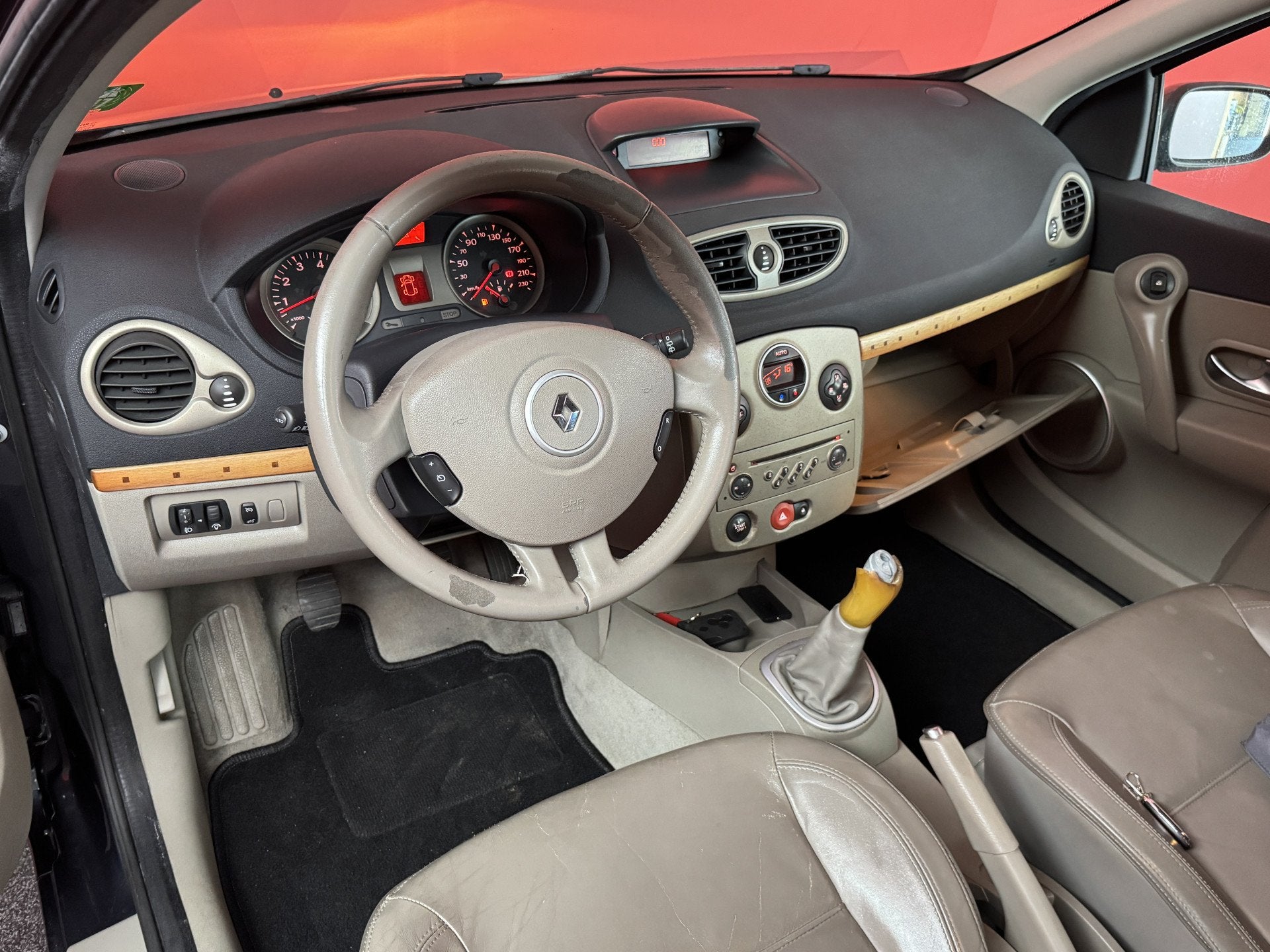 Renault Clio 1.6-16V Initiale, Auto's, Renault, Voorwielaandrijving, Gebruikt, Parkeersensor, 4 cilinders