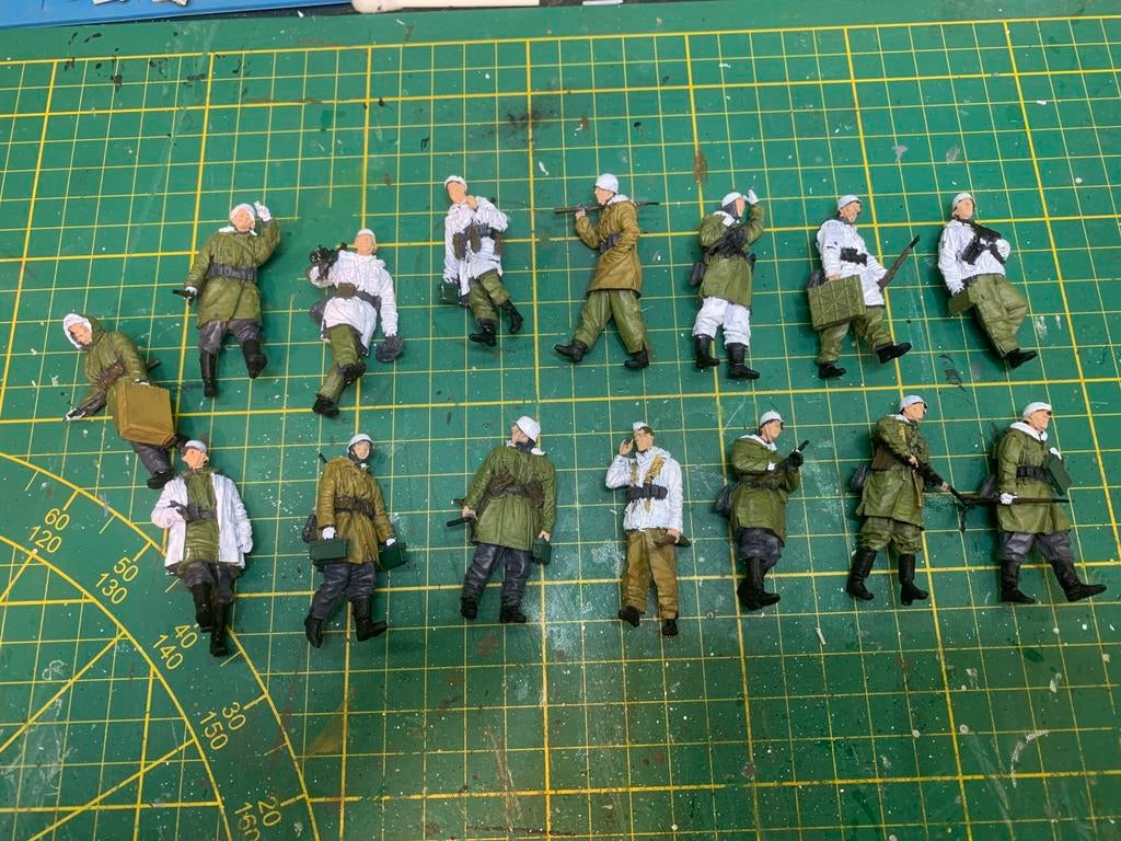 15 rezen ww2 Germany soldaten schaal 1:35 gebouwd, Ophalen of Verzenden, Gebruikt, 1:35 tot 1:50, Figuur of Figuren