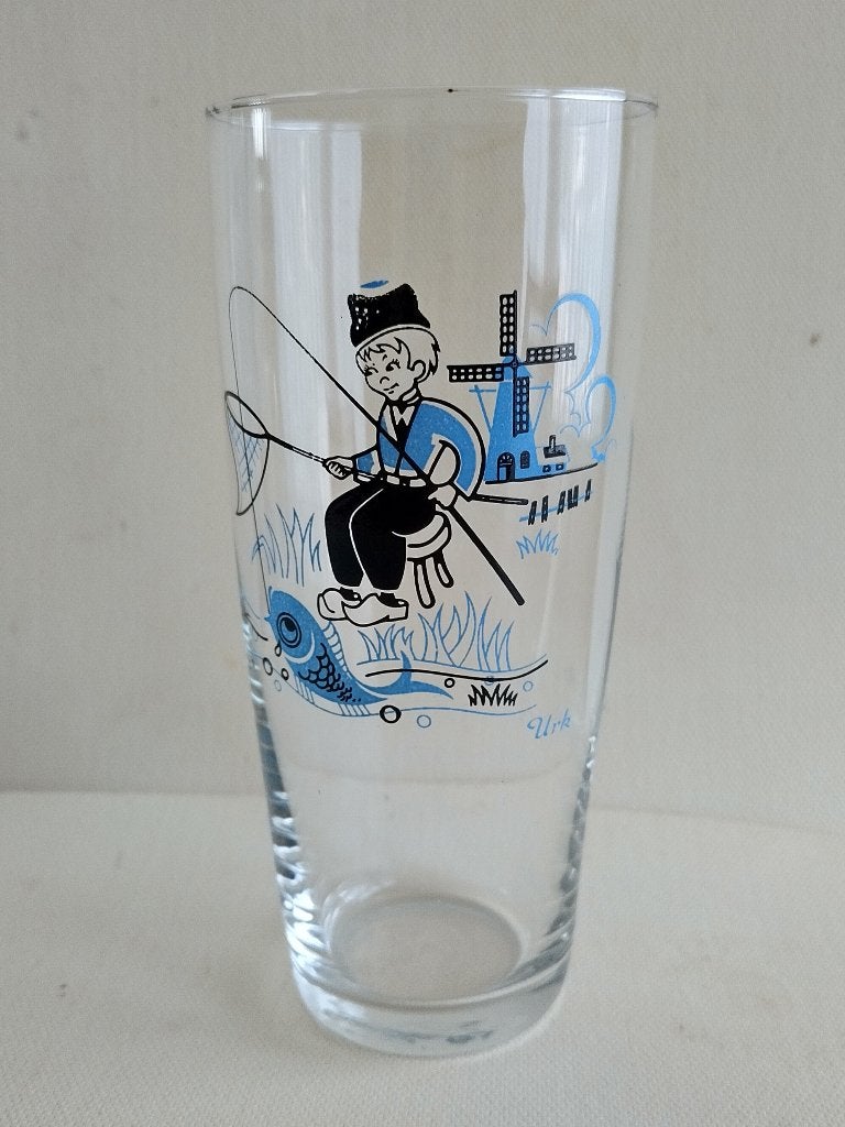 vintage bierglas, klederdracht, souvenir,  Urk, molen, Ophalen of Verzenden, Gebruikt, Glas of Glazen, Overige merken