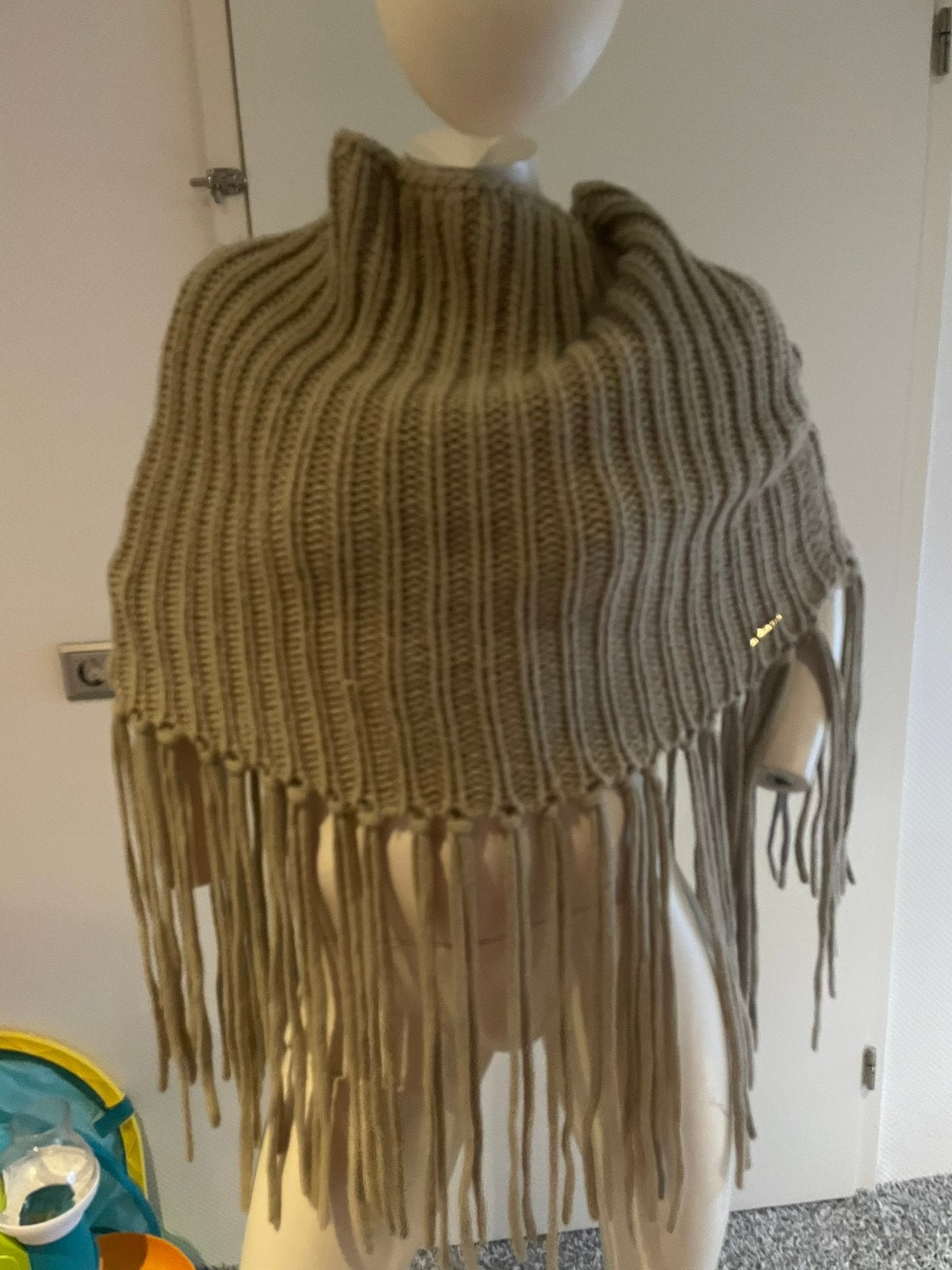 Twinset pashmina met franjes, Kleding | Dames, Mutsen, Sjaals en Handschoenen, Ophalen of Verzenden, Zo goed als nieuw, Maat 38/40 (M)