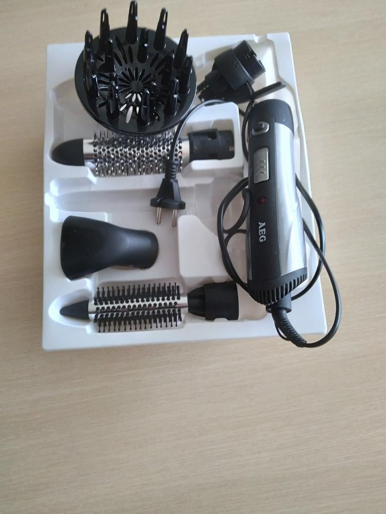 fohn met verschillende hulpstukken, Ophalen, Zo goed als nieuw, Föhn of Haardroger