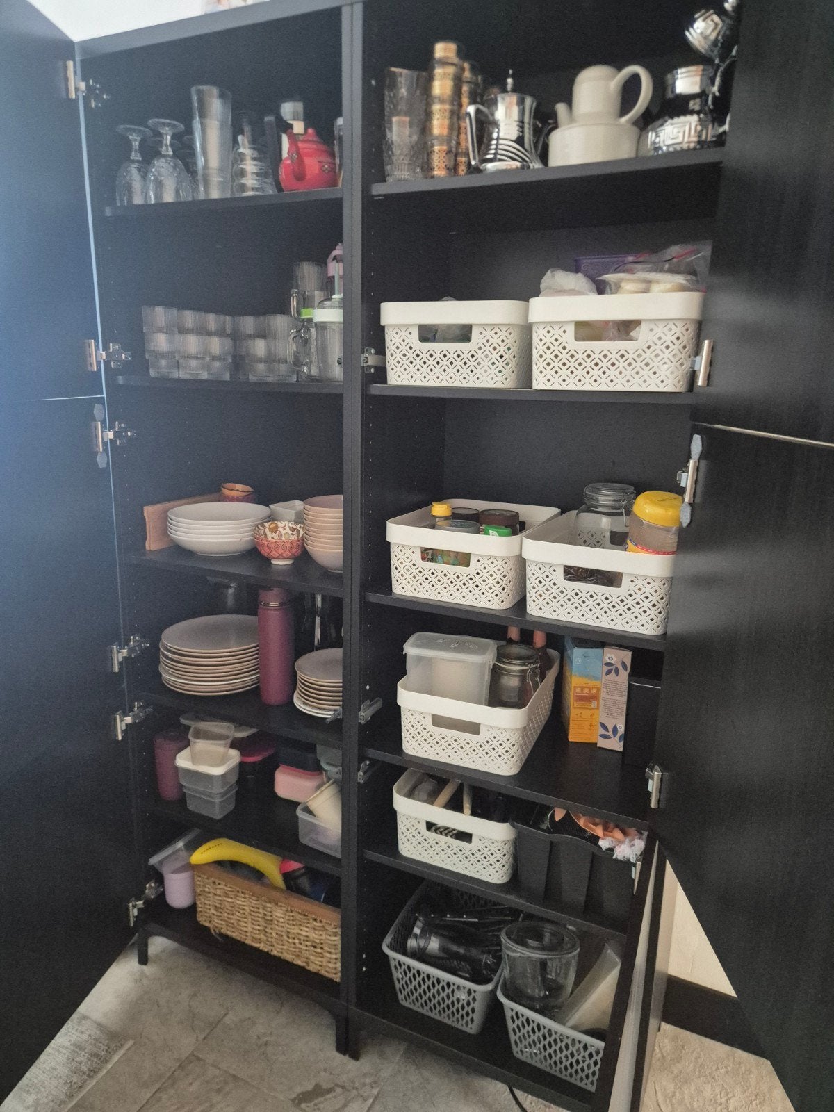 Ikea Besta Kast - Ruime Opbergkast met Deuren, Huis en Inrichting, Kasten | Buffetkasten, 100 tot 150 cm, 200 cm of meer, Ophalen of Verzenden