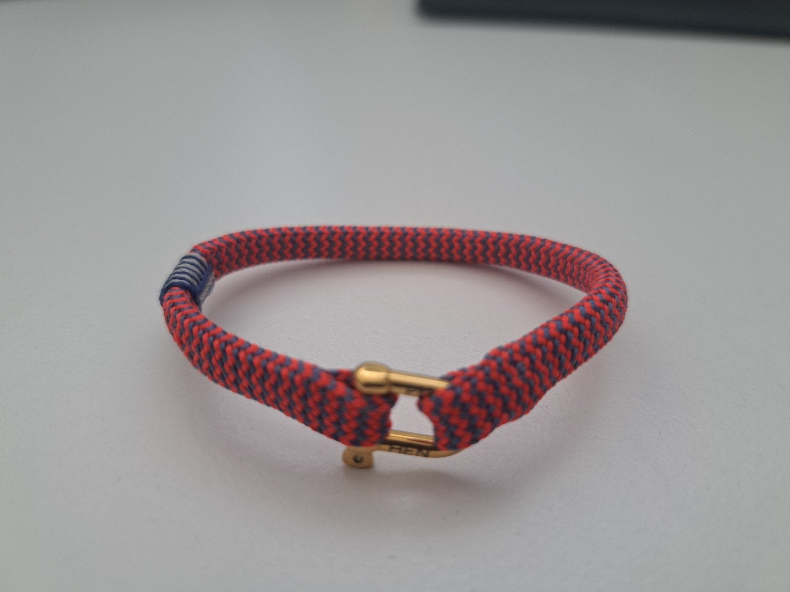 Roze armbandje pig and hen met gouden sluiting - 15 cm, Ophalen of Verzenden, Zo goed als nieuw, Roze