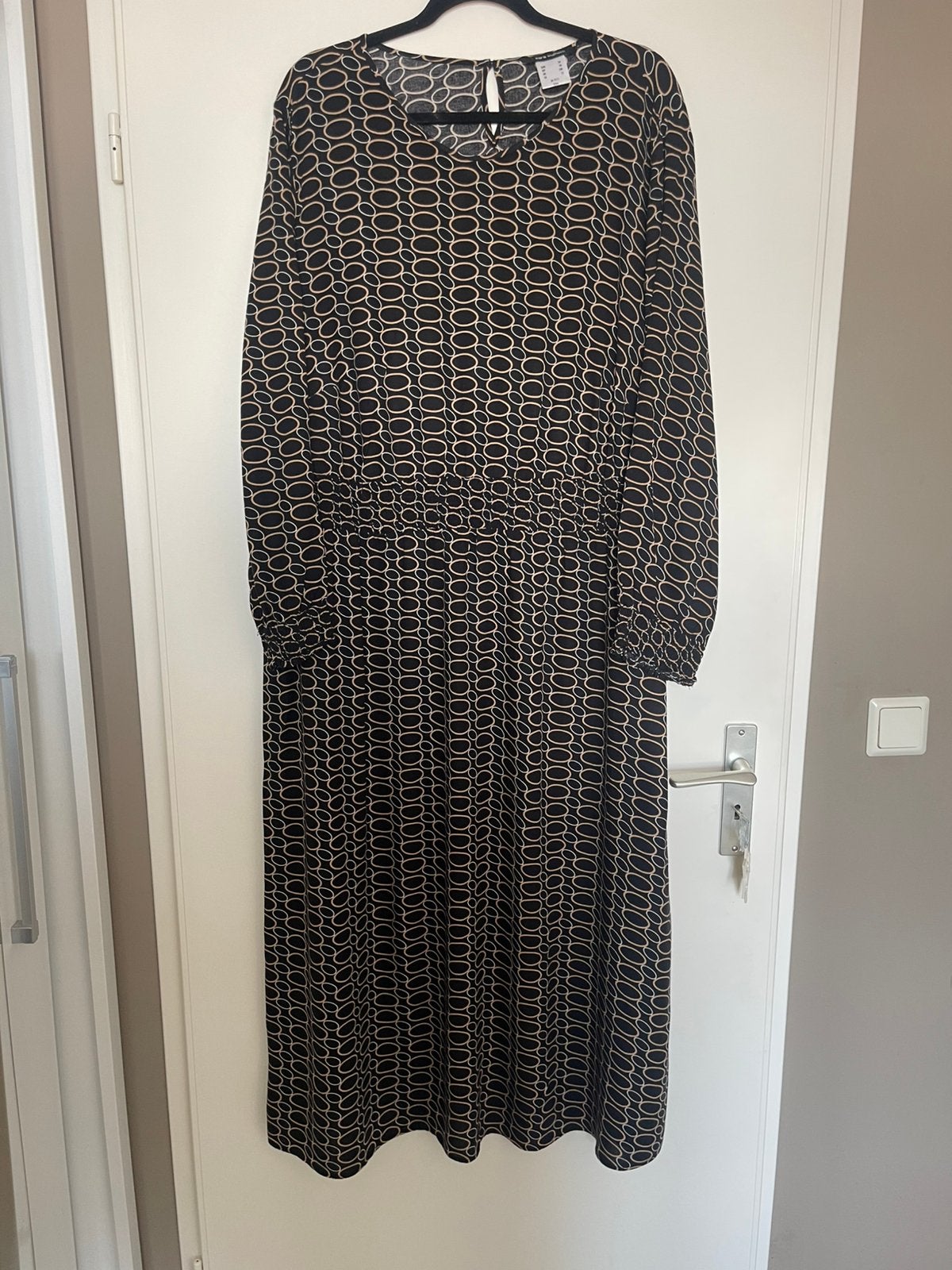 Sara lindholm lange  jurk maat 48 / 50, Kleding | Dames, Ophalen of Verzenden, Zo goed als nieuw, Zwart, Jurk