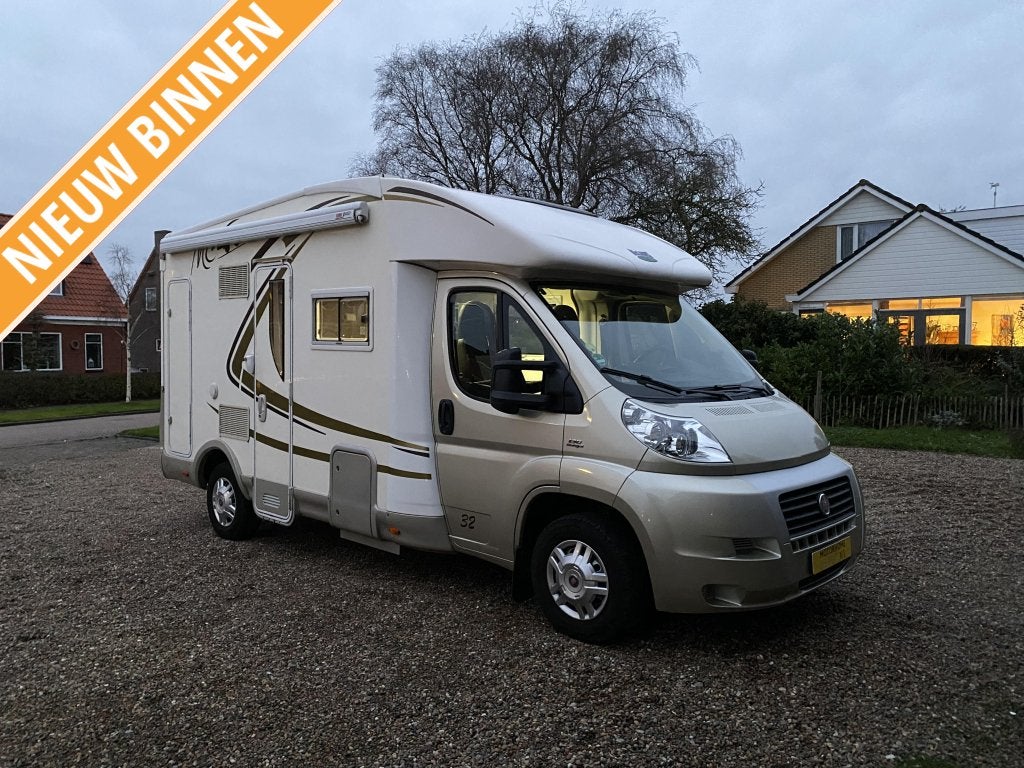 Mc Louis MC4-32 Half Integraal Luxe Uitvoering Vakantieklaar, Caravans en Kamperen, Tot en met 2, Bedrijf, Luifel, Half-integraal