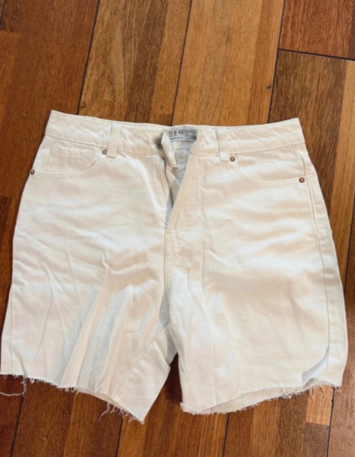 Witte high waisted korte broek, Kleding | Dames, Maat 38/40 (M), Kort, Wit, Ophalen of Verzenden