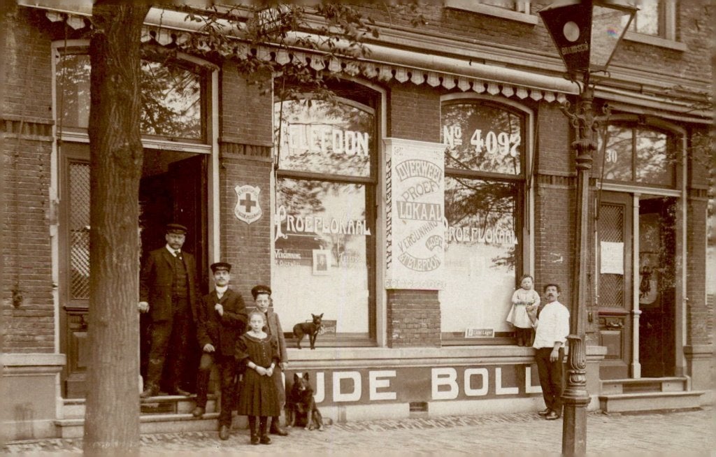 Amsterdam 1ste Boerhavestr.  Proeflokaal FOTOKAART # 485, Verzamelen, Ansichtkaarten | Nederland, Verzenden, Voor 1920, Ongelopen