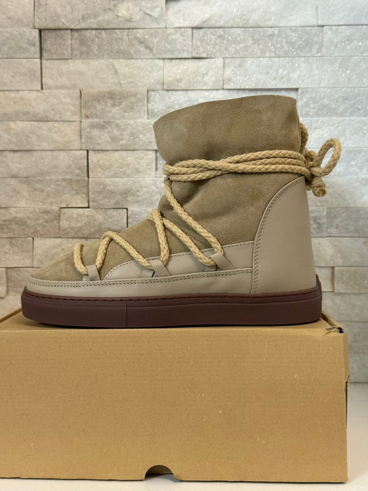 Inuikii Classic Wedge Beige maat 39 – Nieuw in doos, Beige, Snowboots, Nieuw, Ophalen of Verzenden