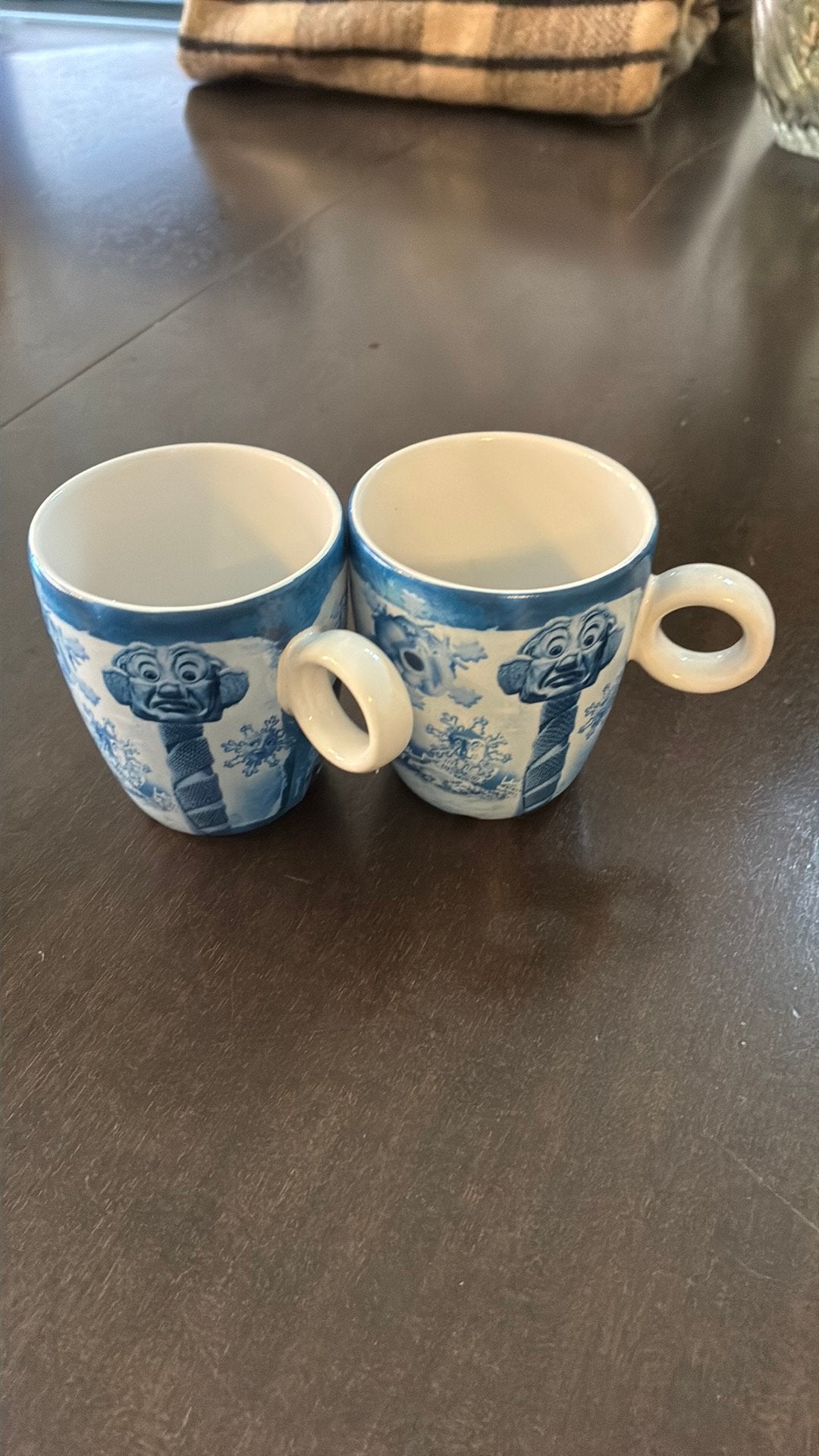 Set van 2 Efteling mokken – Blauw/Wit met Lange Jan, Verzamelen, Ophalen of Verzenden, Zo goed als nieuw, Gebruiksvoorwerp