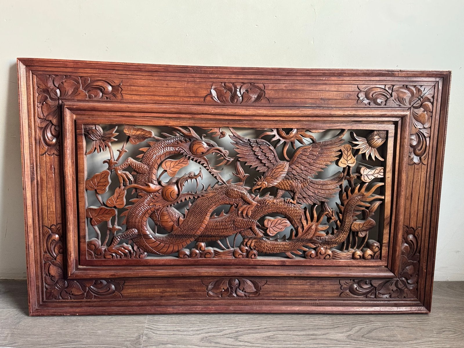 Mooi houtsnijwerk Tweekoppige draak en Fenix 102 L x 63 B, Antiek en Kunst, Overige onderwerpen, Houtsnijwerk, Handgemaakt, Hout