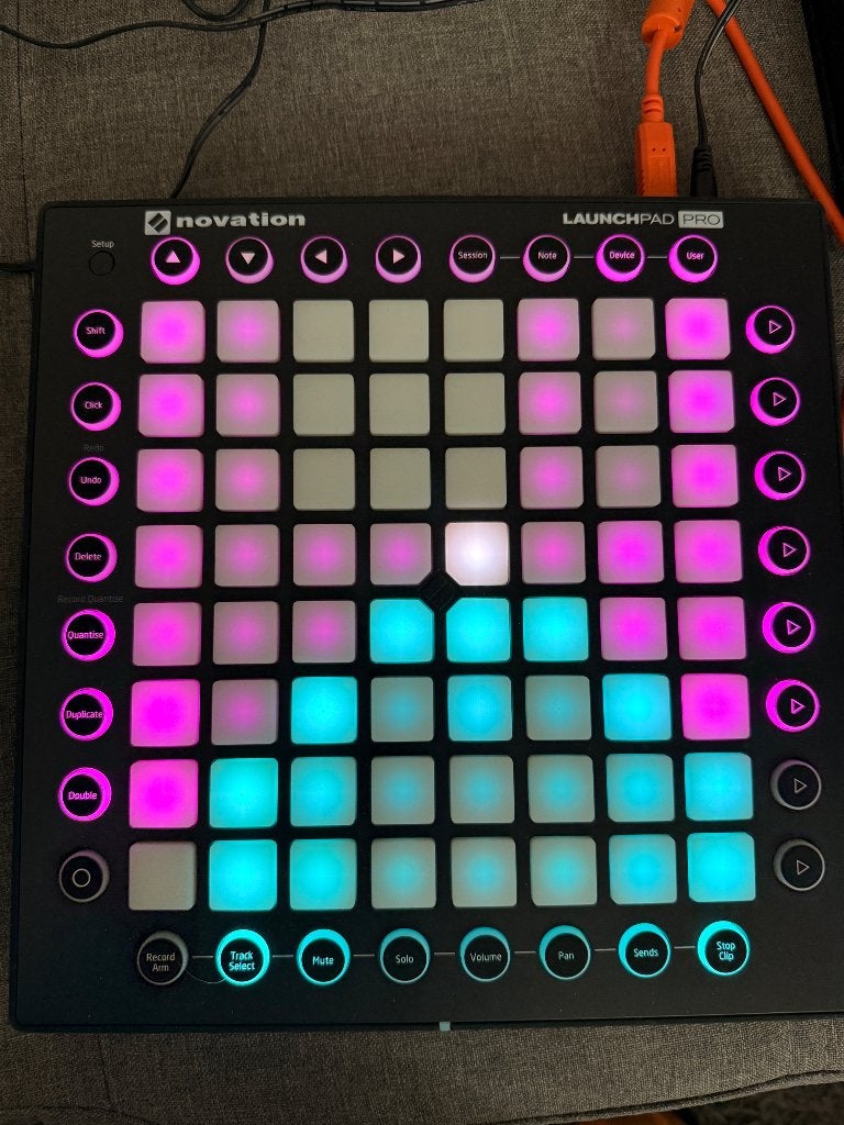Novation Launchpad Pro — 1 gebruikt, nieuwstaat, Ophalen, Zo goed als nieuw