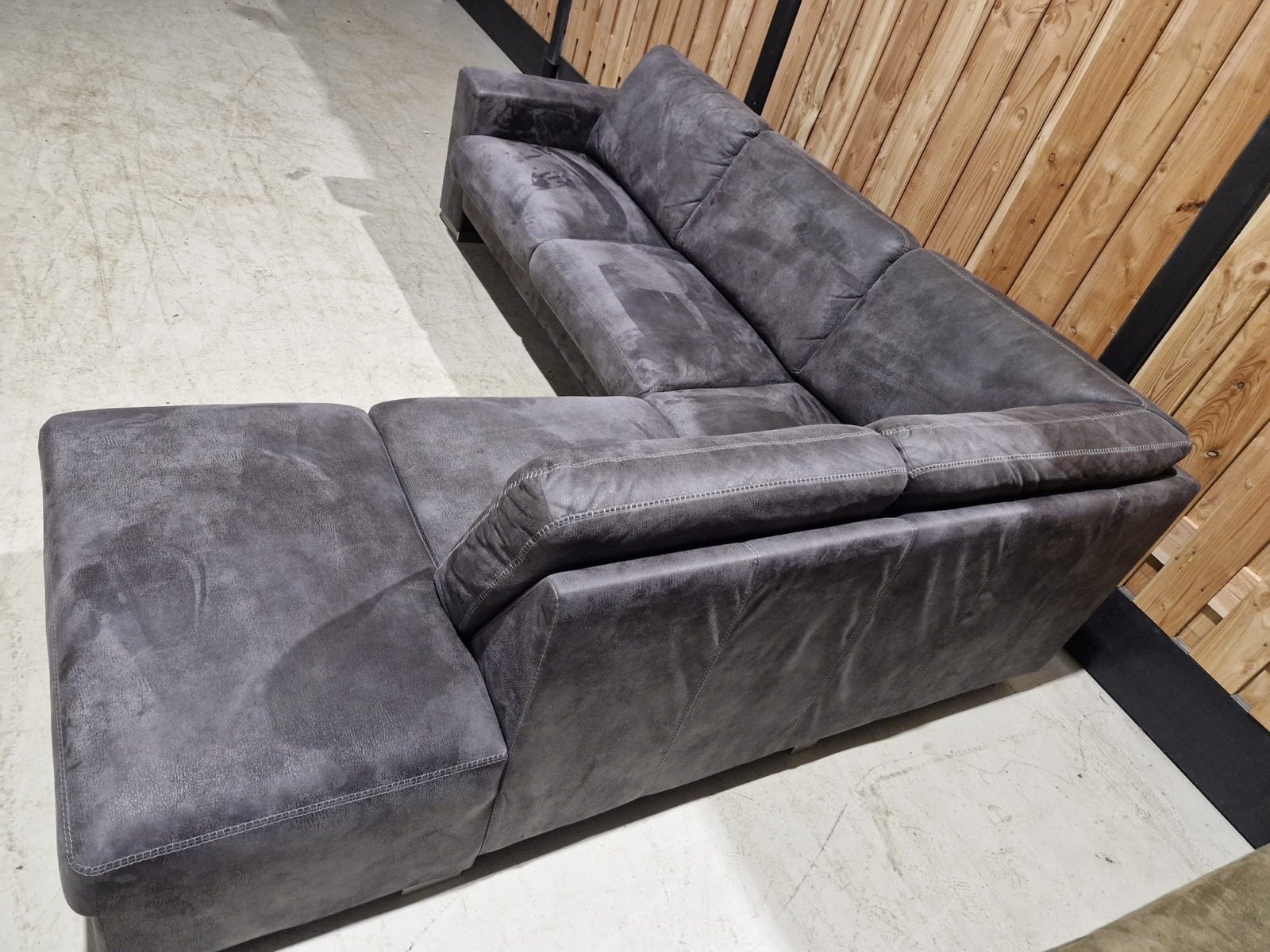 Schitterende antraciete microleder hoekbank in nieuwstaat, Huis en Inrichting, Ophalen, 100 tot 125 cm, ., Hoekbank