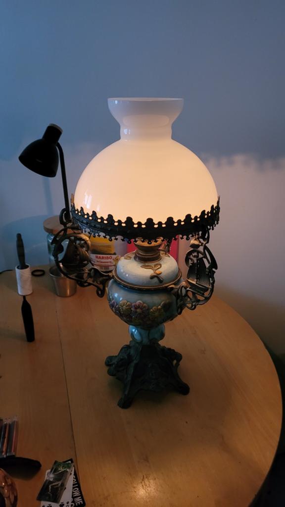 Te koop olielamp top conditie dit betreft een tafellamp, Antiek en Kunst, Antiek | Lampen, Ophalen of Verzenden