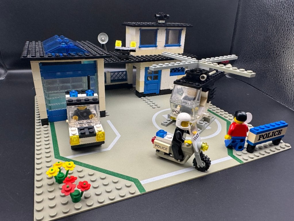 Vintage LEGO 6384 Politiebureau + Boekje, Gebruikt, Lego, Ophalen of Verzenden, Inclusief instructies