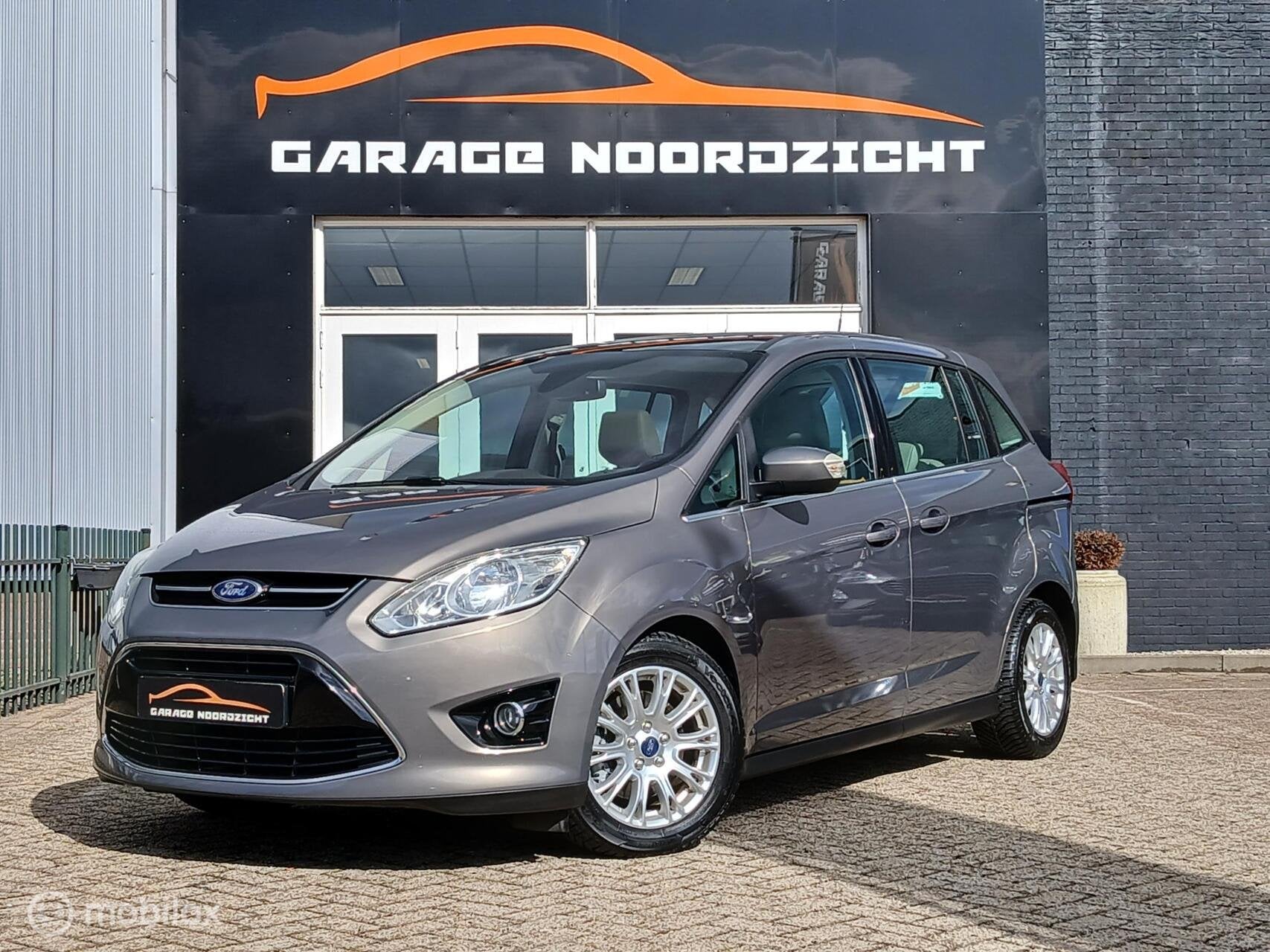 FORD GRAND C-MAX 1.0 Ecoboost Panorama Dak, Auto's, Voorwielaandrijving, Gebruikt, Overige carrosserieën, Bruin