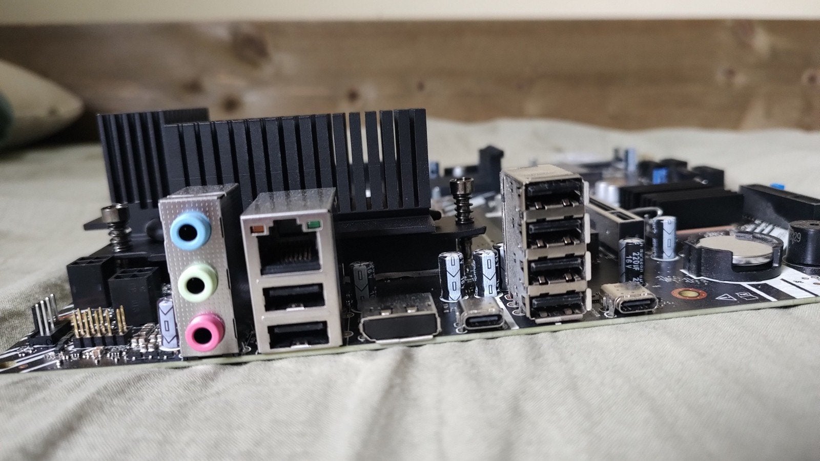 Moederbord met LGA1700 socket en DDR5 ondersteuning, Computers en Software, Moederborden, Zo goed als nieuw, Intel, DDR5, Ophalen of Verzenden