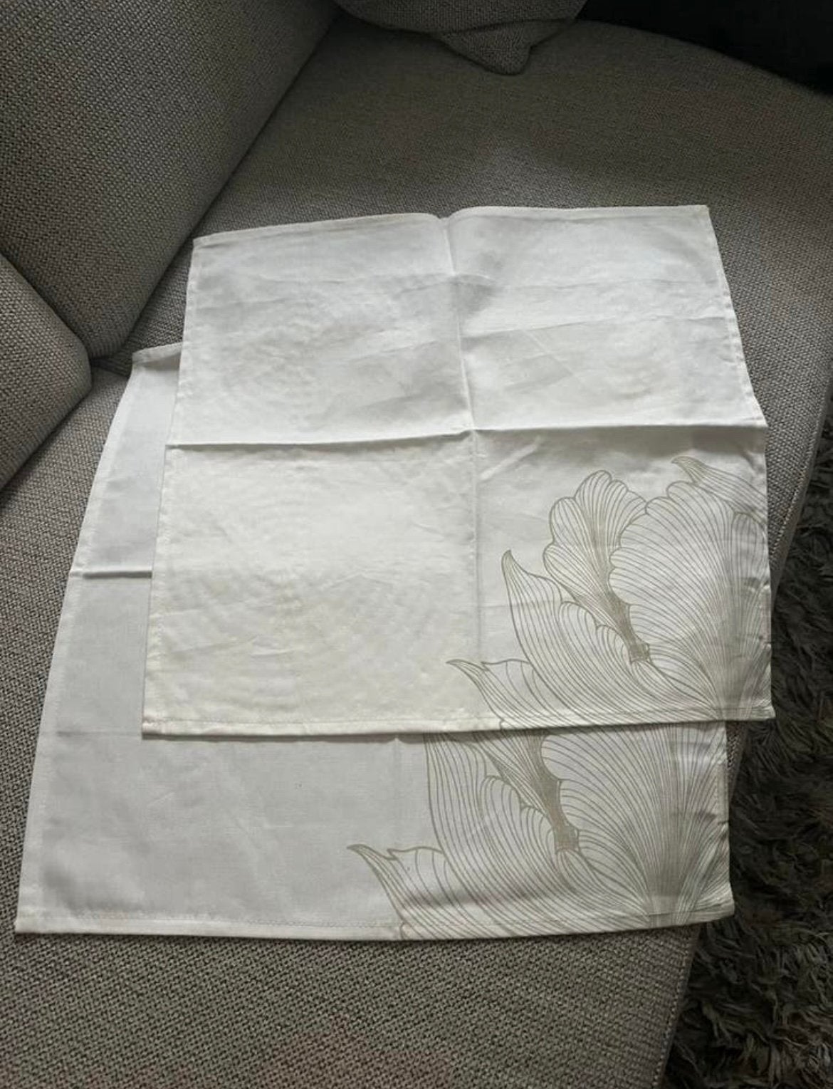 Te koop: 2 stoffen Rivièra Maison servetten, bloemen, Ophalen of Verzenden, Nieuw, Overige typen