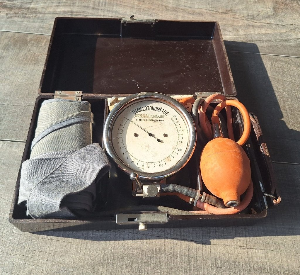 Antieke Oscillotonometre Bloeddrukmeter in bakelieten Kist, Antiek en Kunst, Ophalen of Verzenden