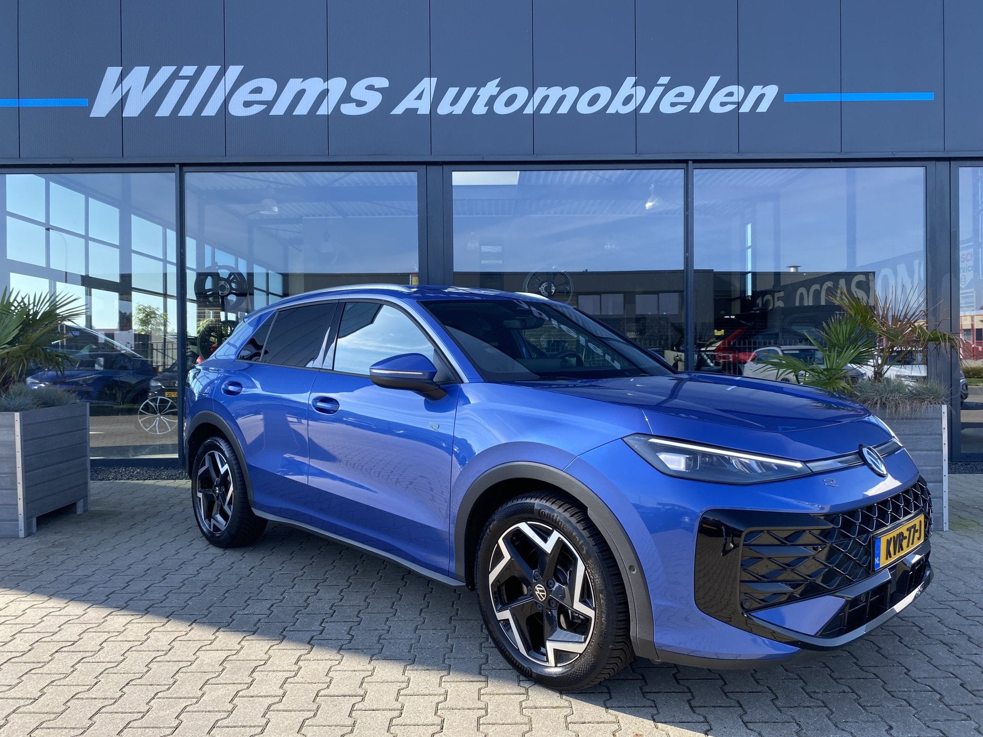 Volkswagen T-Roc 1.5 eTsi R- Line First Edition Winterpakket, Auto's, 730 kg, 4 cilinders, Met garantie (alle), Blauw