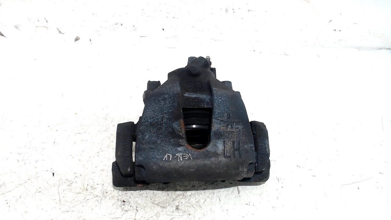 Remklauw links voor Ford Focus, Onderdelen@venauto.nl, Van der Ven Autorecycling B.V., Gebruikt, Ettenseweg 76, 4706 PB Roosendaal, The Netherlands