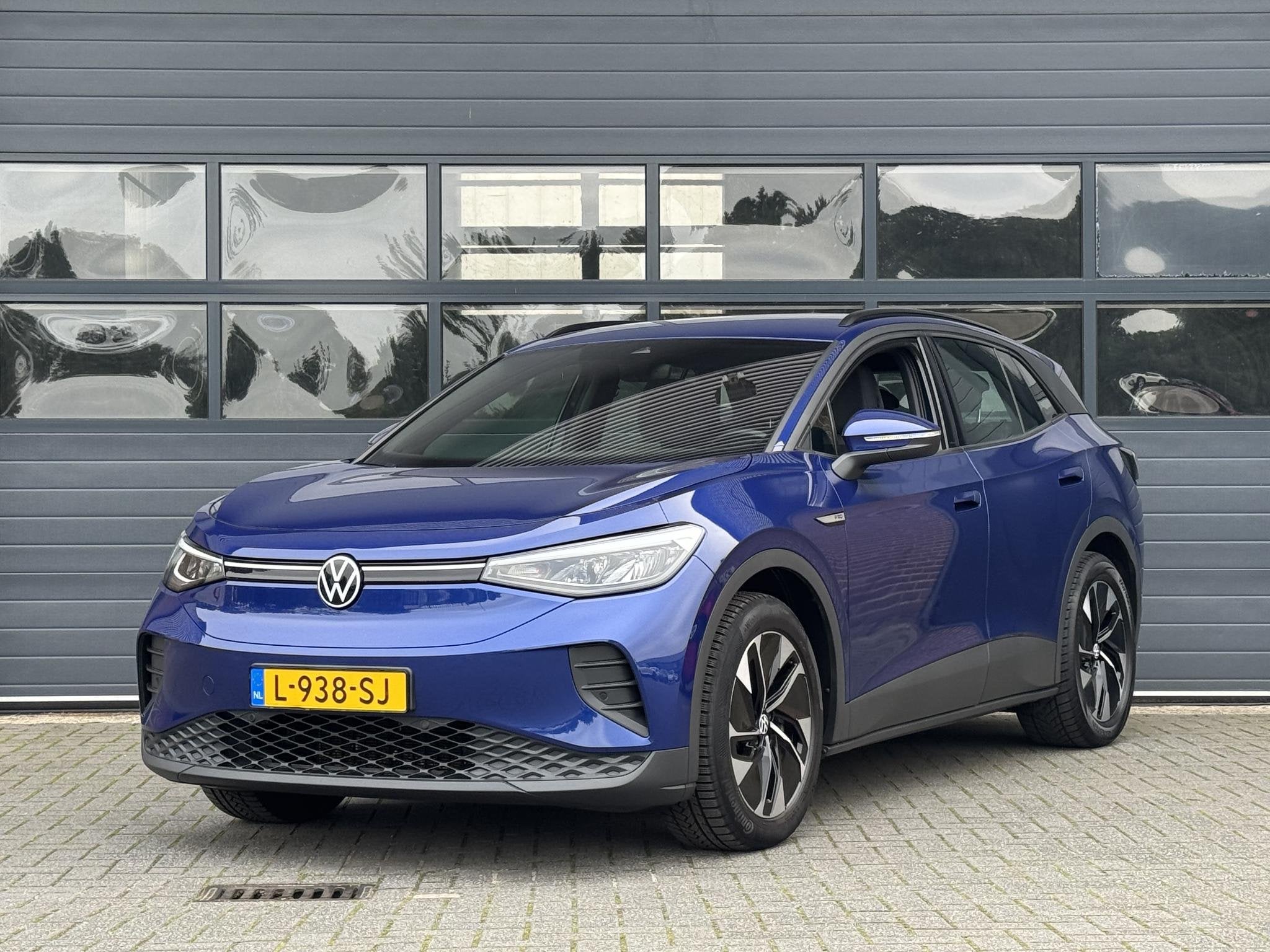VOLKSWAGEN ID.4 LIFE 77 KWH (94% SOH) I AUTOMAAT I STOELVERW, Auto's, Automaat, Huisgarantie, Met garantie (alle), Blauw