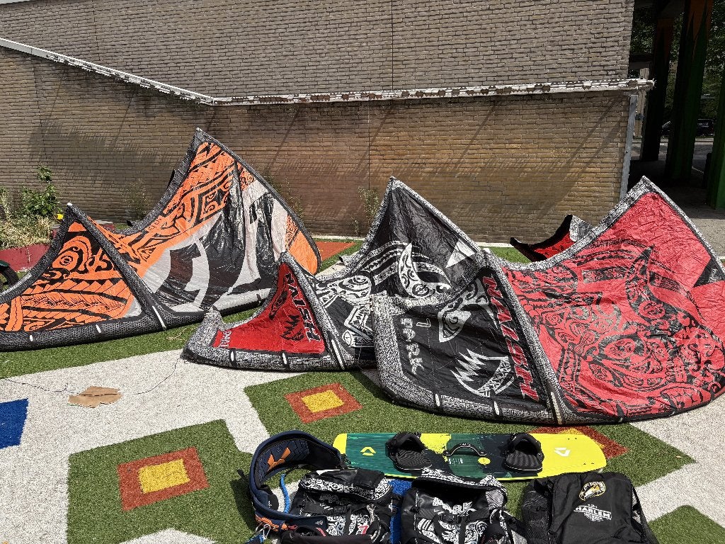 Compleet Naish/Duotone Kitesurf Set - €905, Ophalen, Gebruikt, Kitesurf-set, Twintip