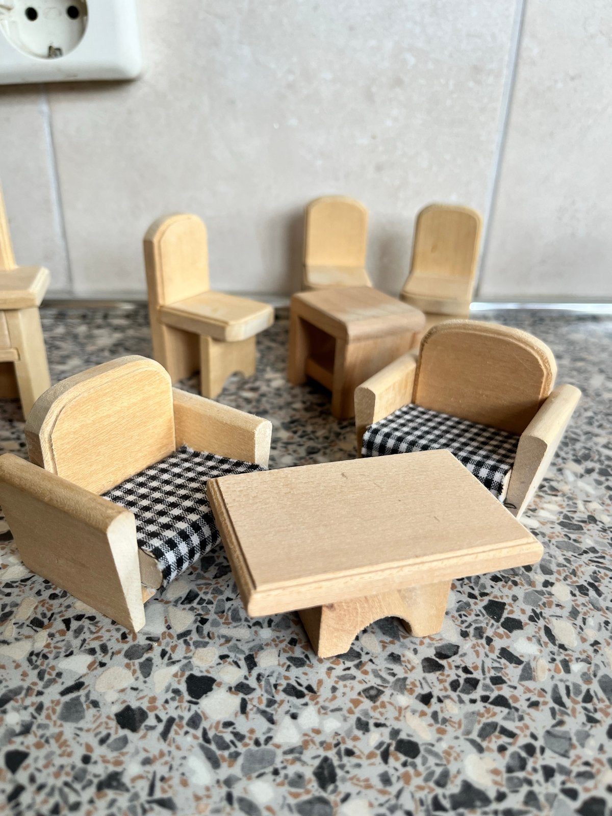 Houten poppenhuis meubels - complete set, Kinderen en Baby's, Ophalen of Verzenden, Zo goed als nieuw, Meubelstuk of Keukentje