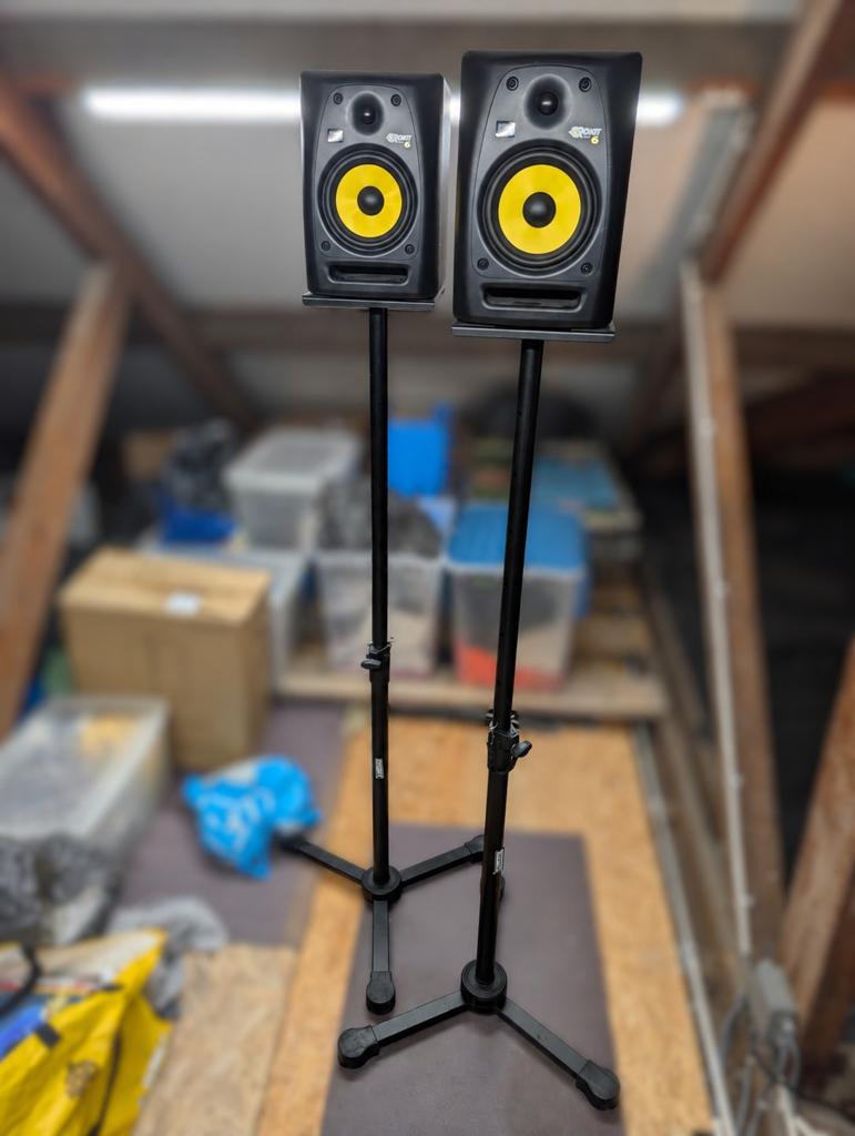 KRK Rokit RPG2 6 Studio Monitoren met Stands, Gebruikt, 60 tot 120 watt, Front, Rear of Stereo speakers, Ophalen