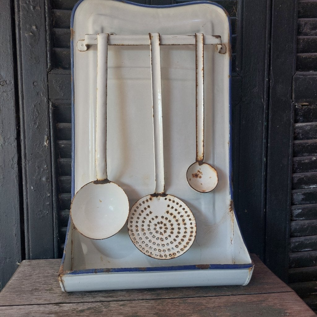 Emaille lepelrek met lepels en spaan in wit met blauwe rand, Antiek en Kunst, Antiek | Emaille, Ophalen of Verzenden