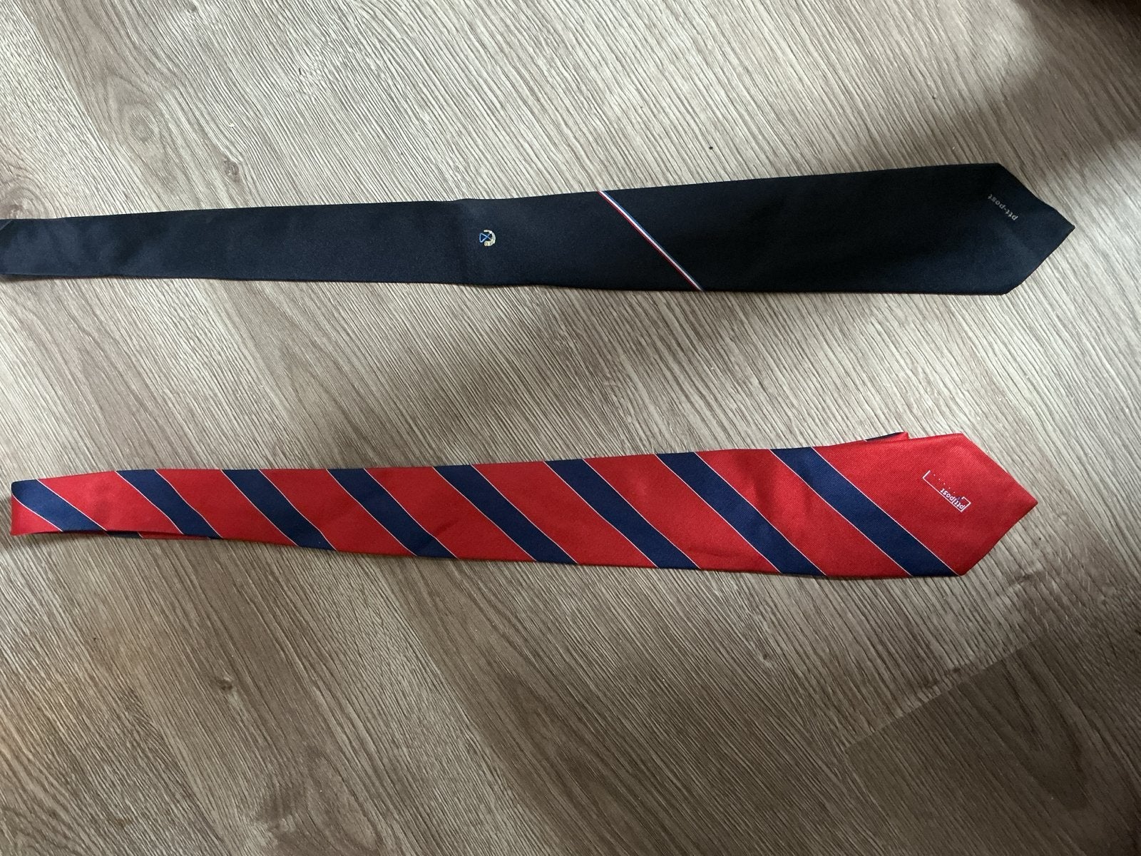 2 PTT Post stropdassen - Rood/Blauw en Zwart, Ophalen of Verzenden, Zo goed als nieuw, Meerkleurig, Met patroon