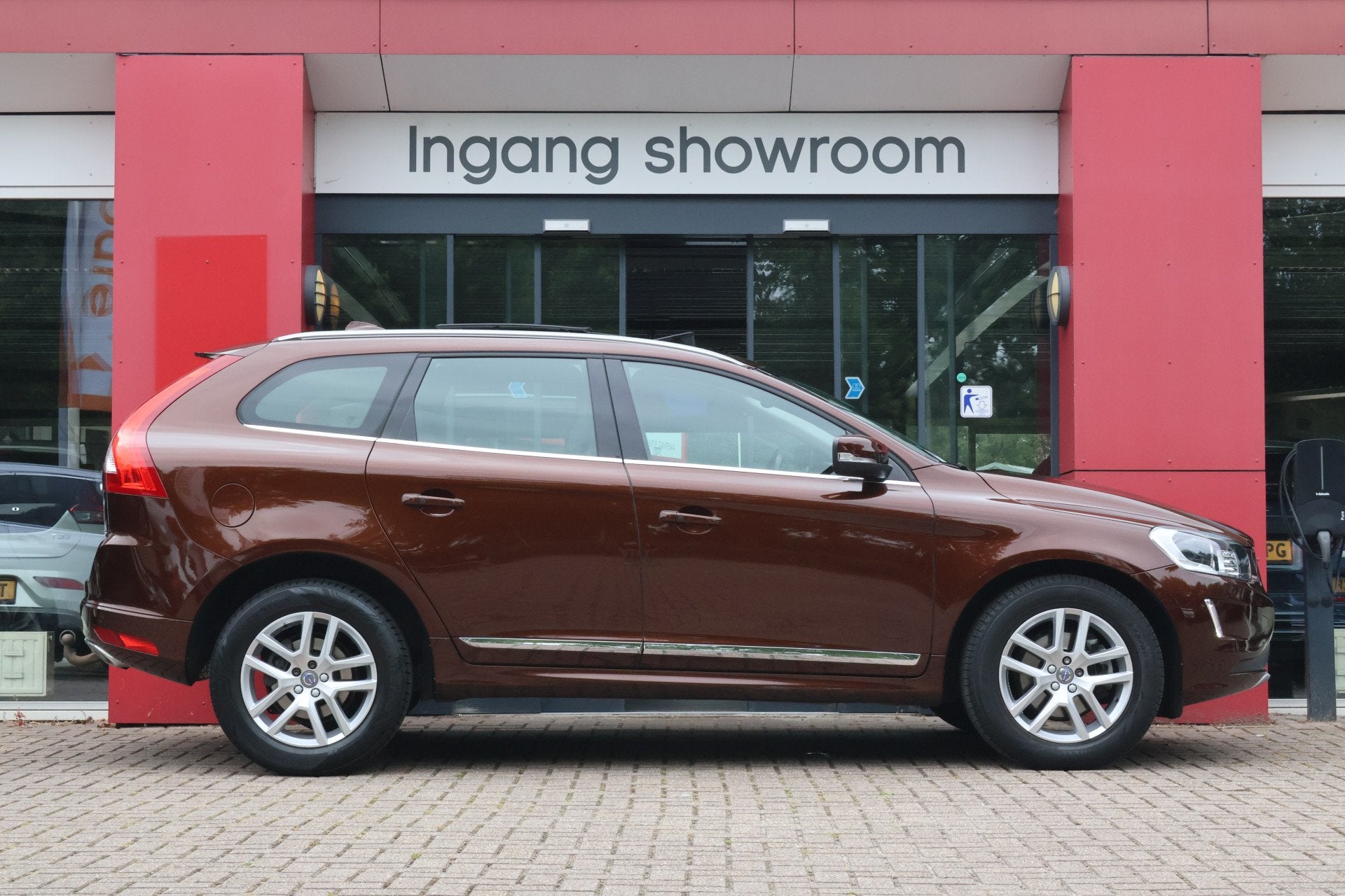 Volvo XC60 2.4 D5 AWD Polar+ | Panoramadak | Leder | Camera, Auto's, Volvo, Automaat, 1698 kg, Gebruikt, Leder