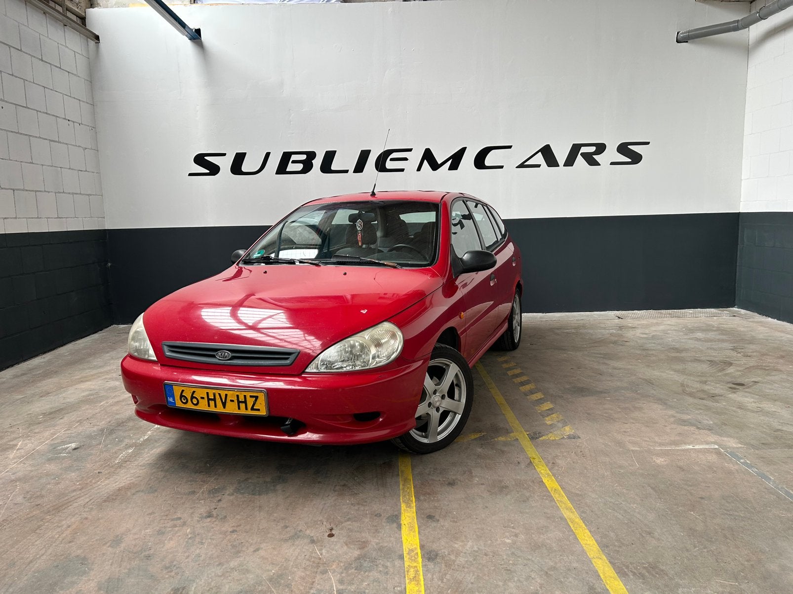 Kia Rio 1.3 I 8V HB 2001 Rood, Auto's, Kia, Voorwielaandrijving, 4 cilinders, 1343 cc, 952 kg