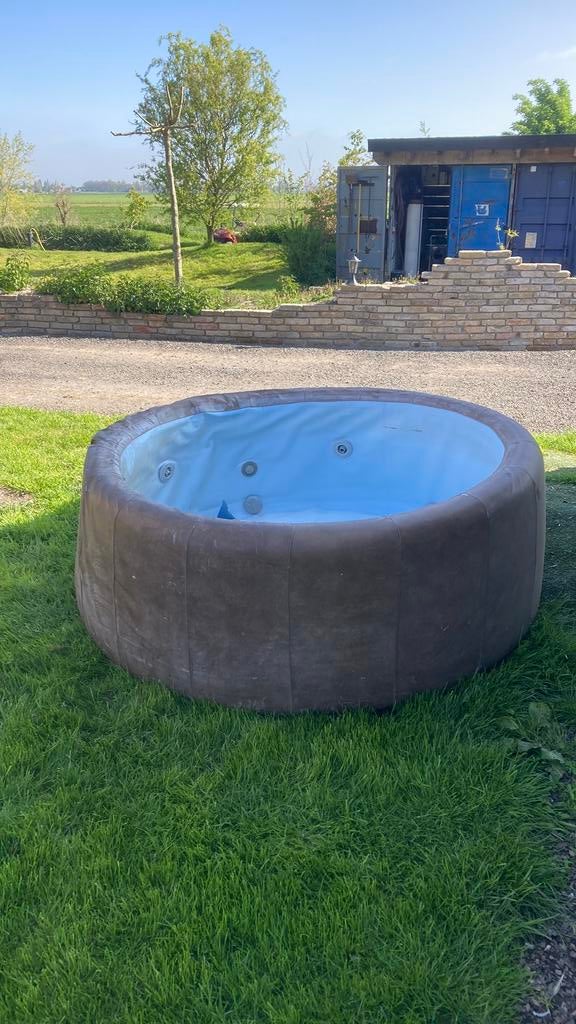 Softub bad zonder motor, Ophalen, Gebruikt