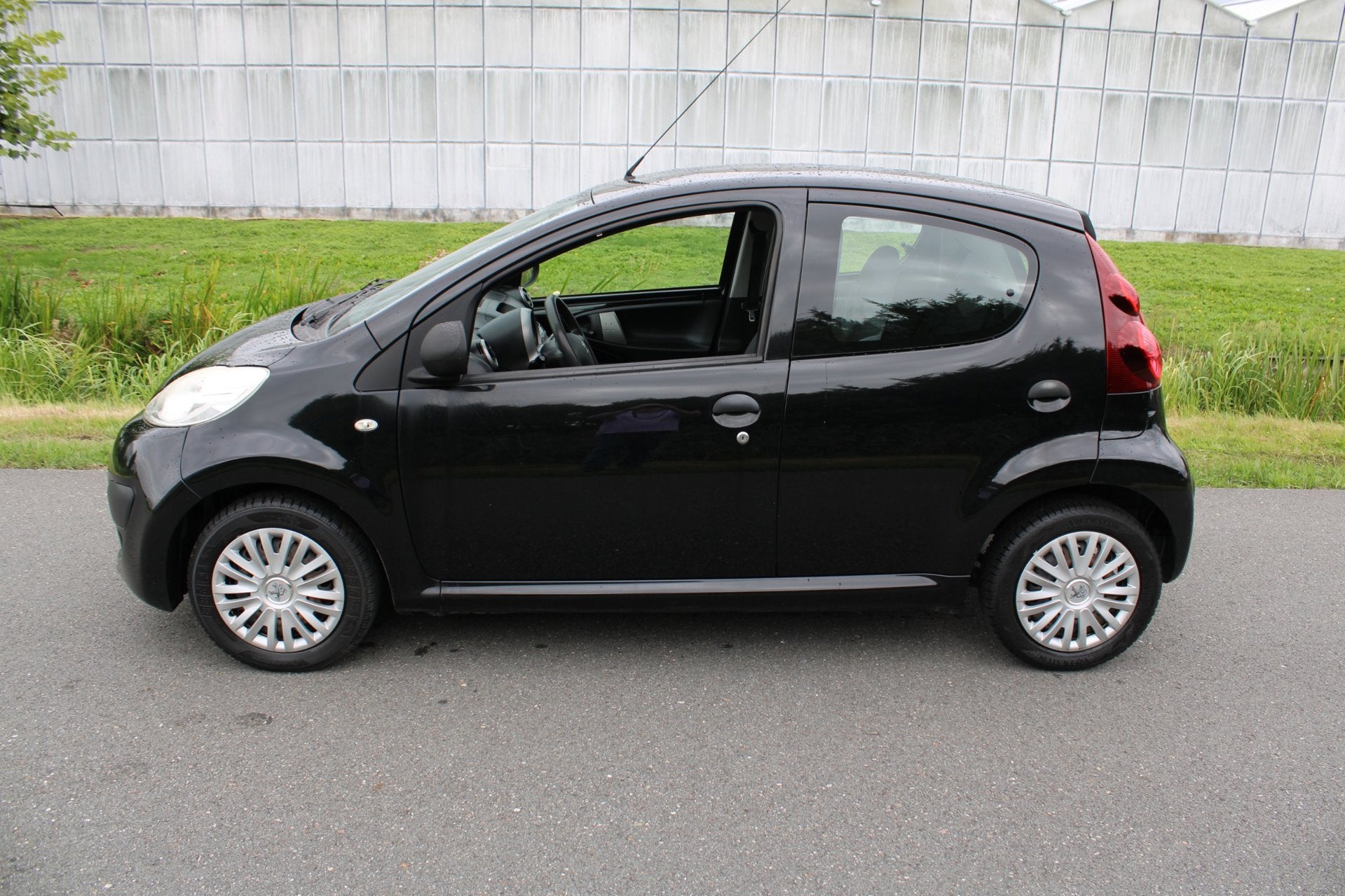 Peugeot 107 1.0 Access Accent 5 Drs met Airco, Voorwielaandrijving, Euro 5, Startonderbreker, Gebruikt