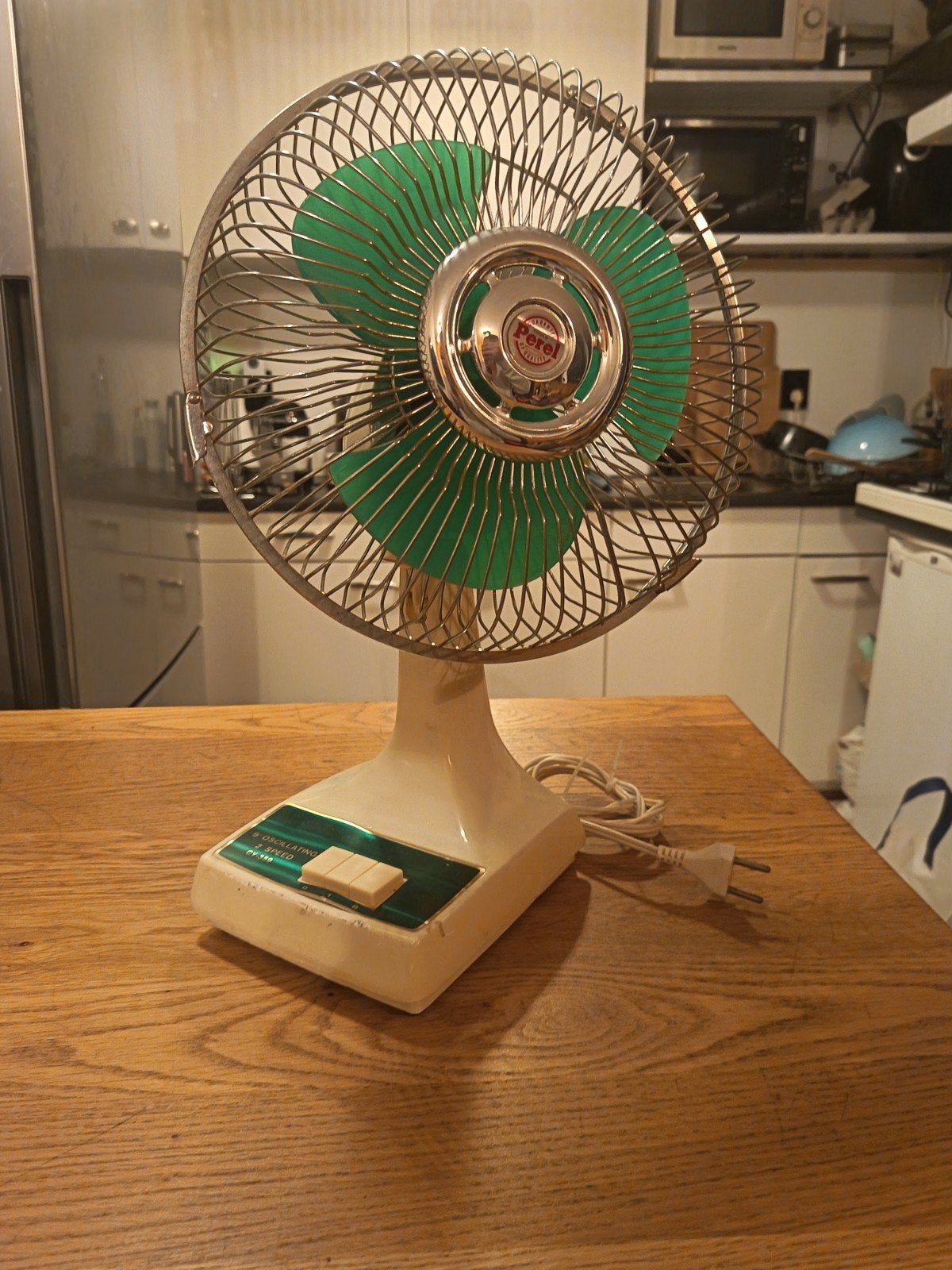 Perel 9 inch Oscillerende Tafelventilator (CY-359), Ophalen of Verzenden, Gebruikt, Tafelventilator
