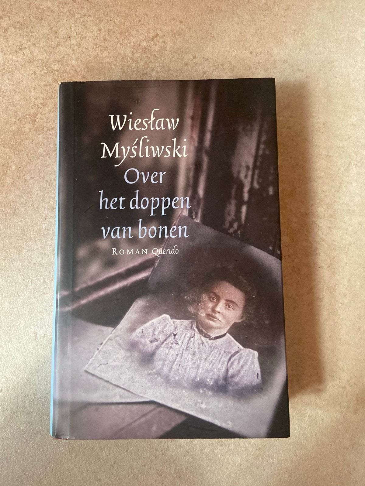 Wiesław Myśliwski - Over het doppen van bonen (Roman), Ophalen of Verzenden, Gelezen, Europa overig