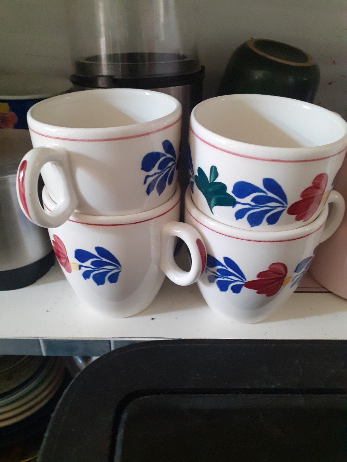 4 boerenbont mokken met bloemmotief, Huis en Inrichting, Gebruikt, Keramiek, Landelijk/Boerenbont, Mok