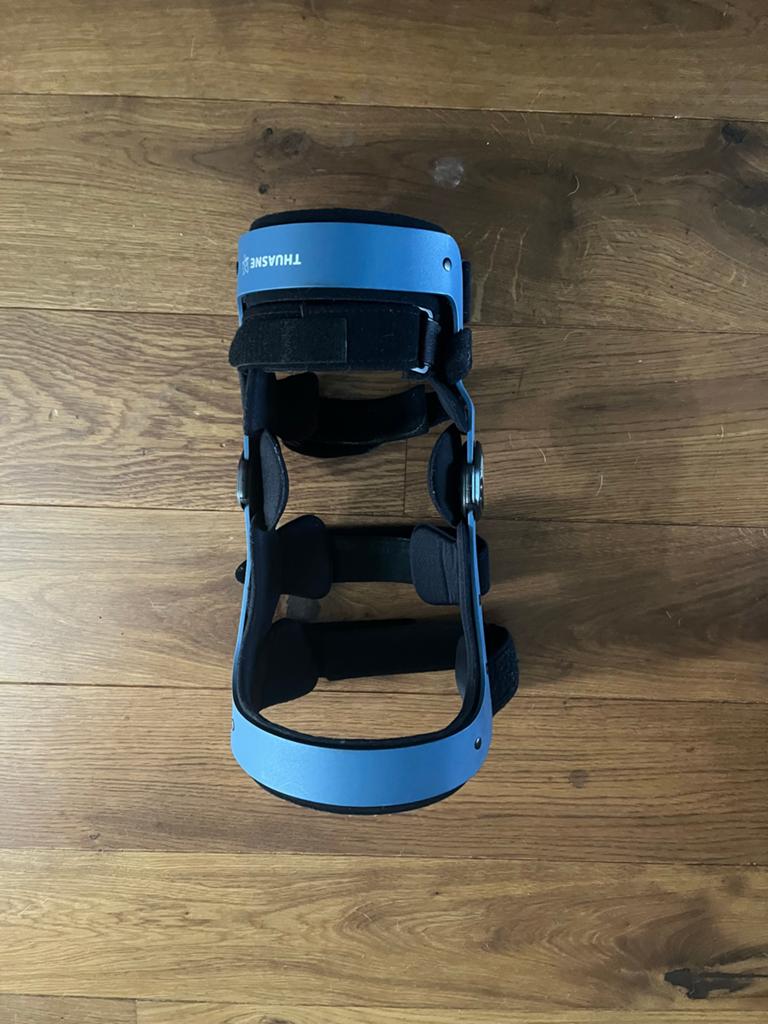 Thuasne Rebel Blue Knie Brace, Ophalen, Zo goed als nieuw