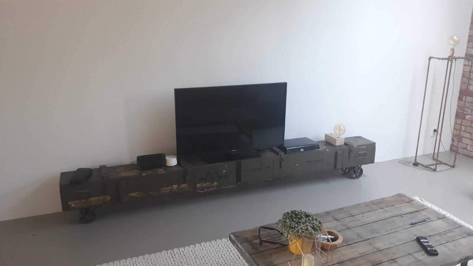 Munitiekist TV Meubel, Huis en Inrichting, Kasten | Televisiemeubels, Industrieel, Vintage, Militair, Gebruikt, 200 cm of meer