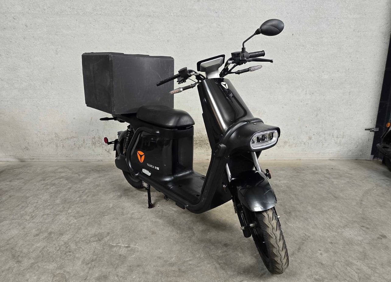 Yadea Y1S elektrische scooter (zonder accu), Fietsen en Brommers, Ophalen, Gebruikt, Maximaal 45 km/u