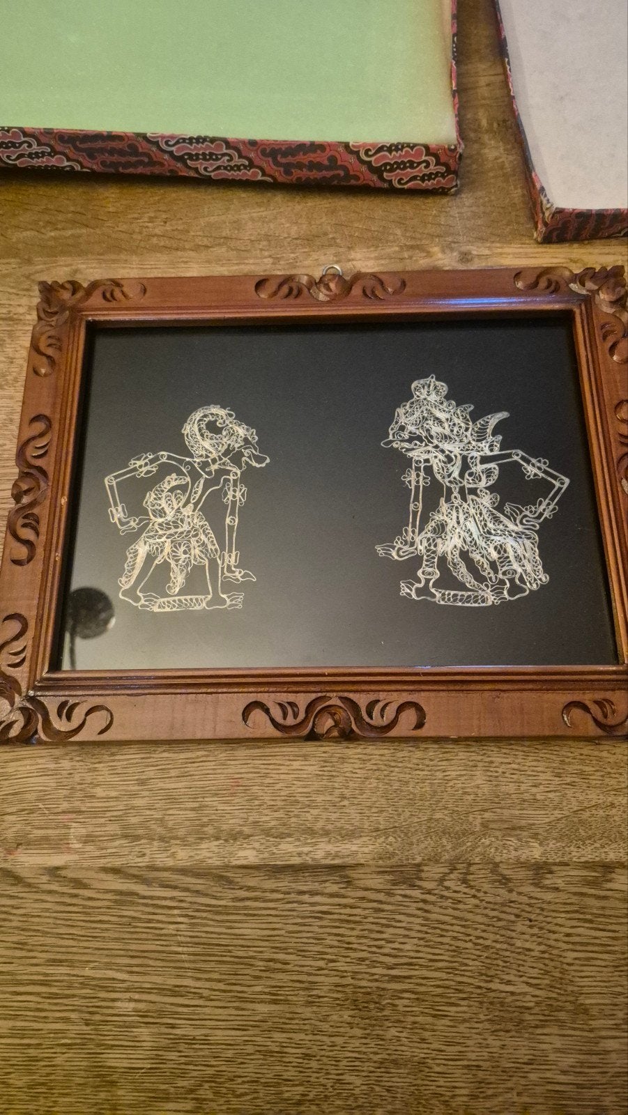 Ingelijste Wayang Kulit figuren - Indonesische schaduwpoppen, Hout, Wanddecoratie, Bruin, Ophalen of Verzenden