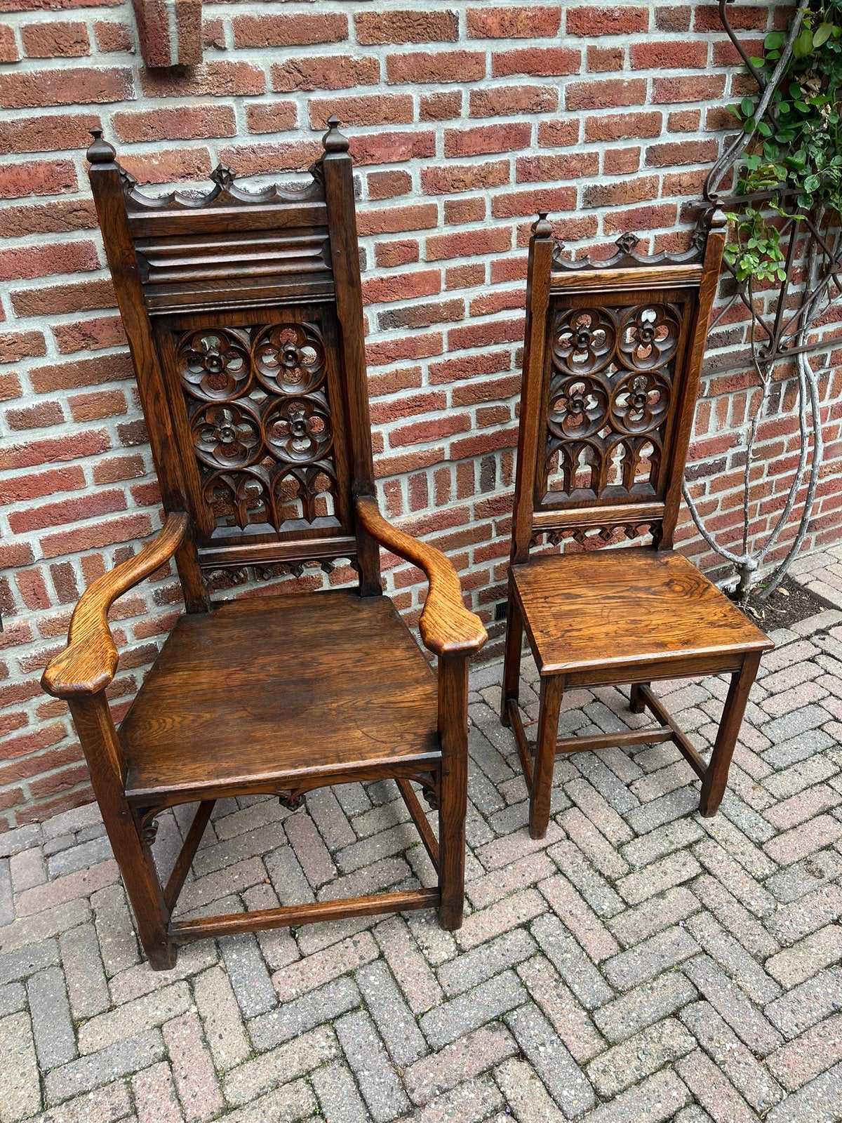 Twee gotische stoelen, Antiek en Kunst, Ophalen