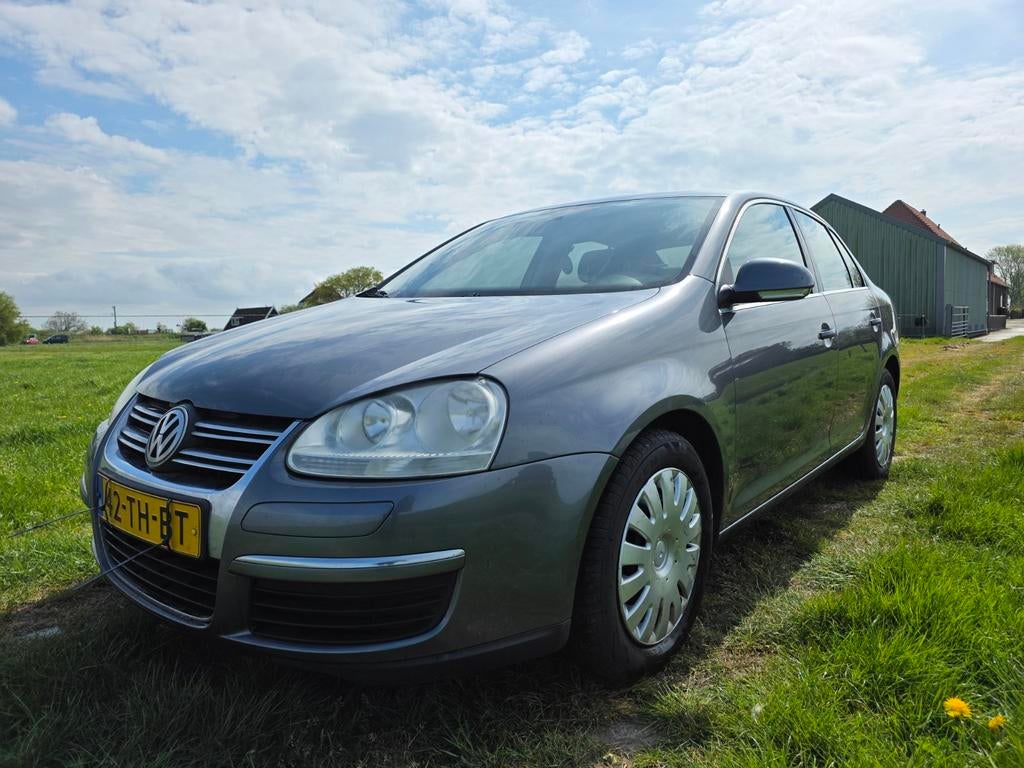 Volkswagen Jetta 1.6 FSI 85KW 2006 Grijs, Voorwielaandrijving, Stof, 4 cilinders, 1246 kg