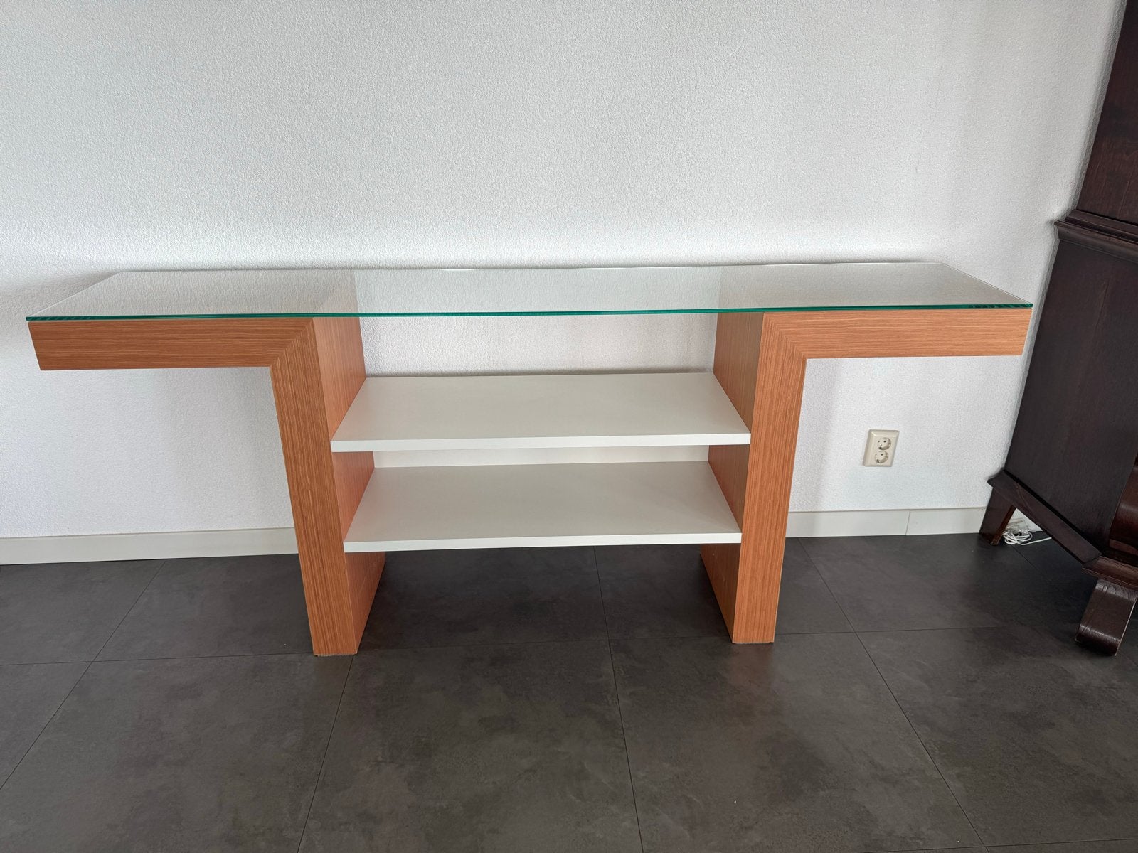 Langwerpig dressoir / sidetable met glazen blad, Huis en Inrichting, Ophalen, Gebruikt, 200 cm of meer, Overige houtsoorten
