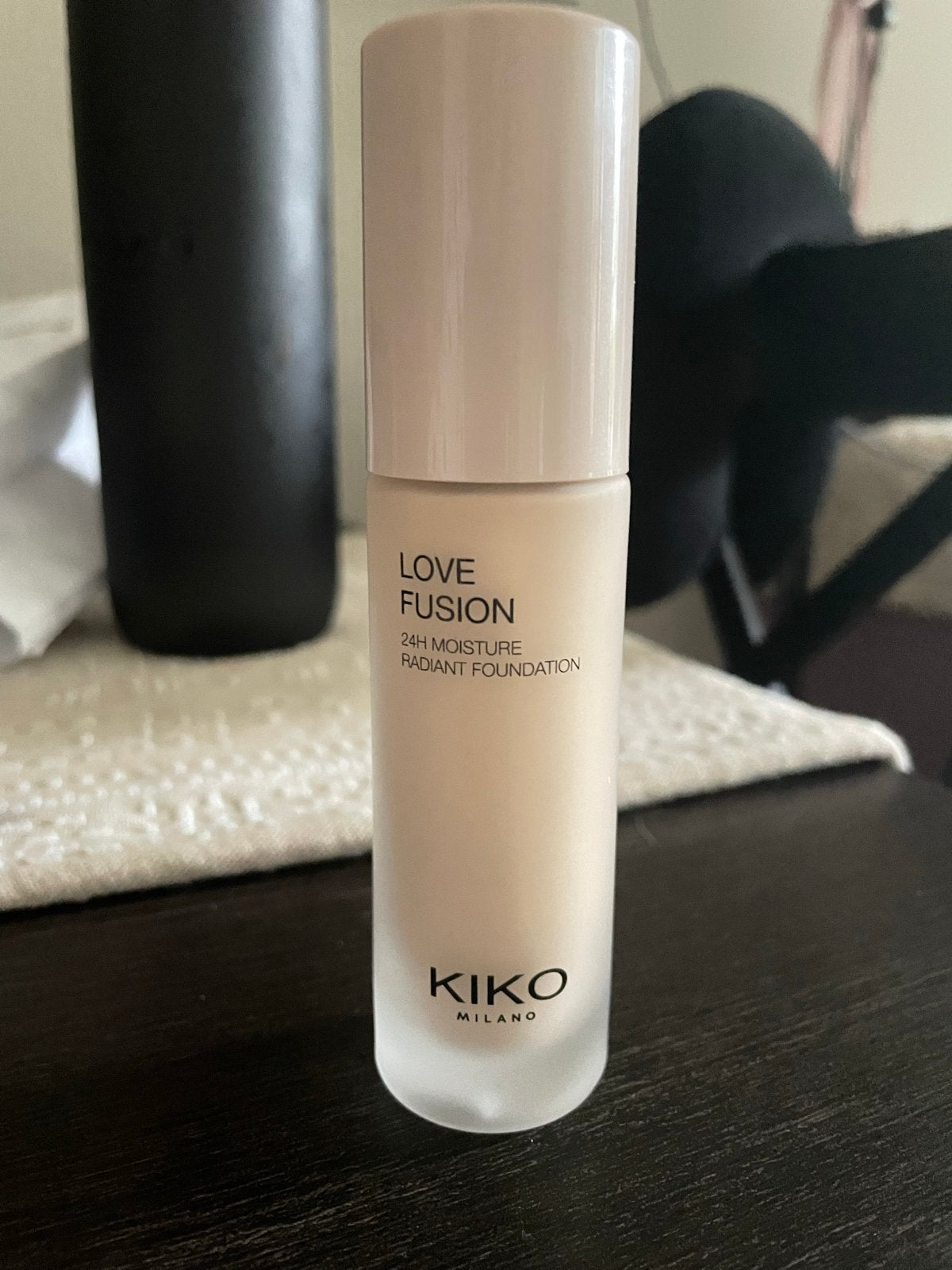 KIKO MILANO Love Fusion 24H Moisture Radiant Foundation, Gehele gezicht, Beige, Ophalen of Verzenden, Zo goed als nieuw